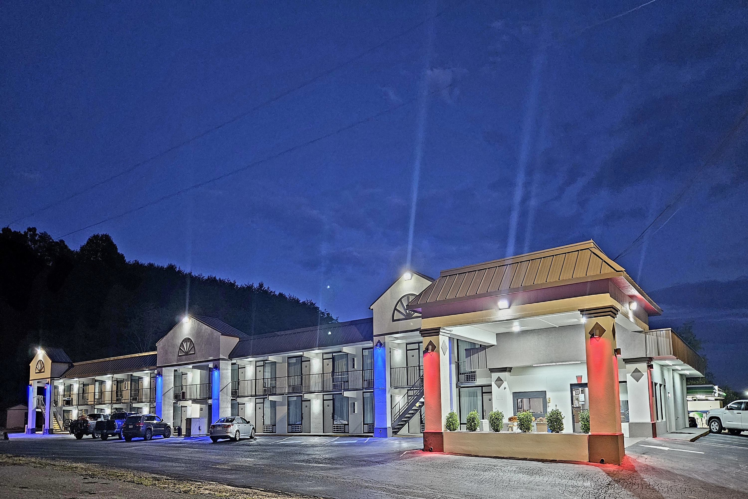 Exterior of Super 8 by Wyndham Marion NC hotel in Marion, North Carolina