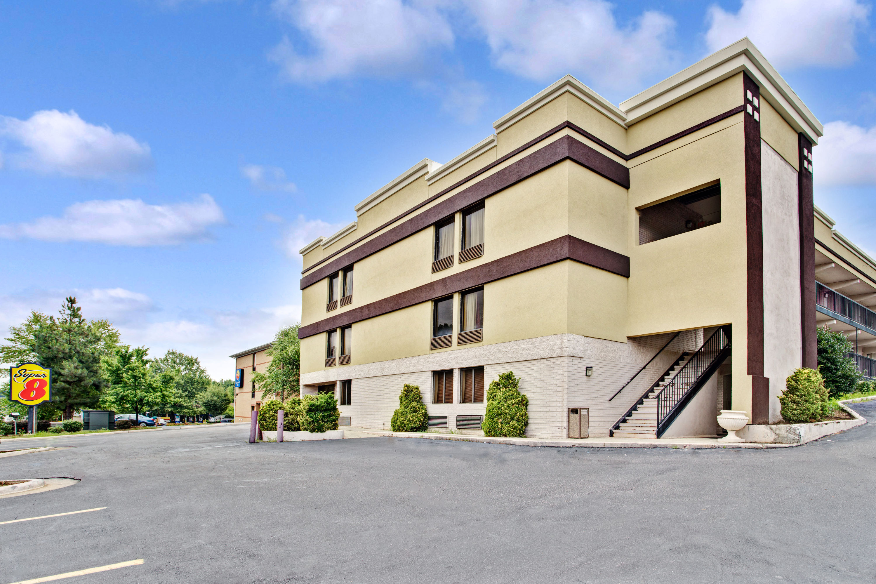 Super 8 By Wyndham Raleigh Downtown Raleigh Nc Hotels