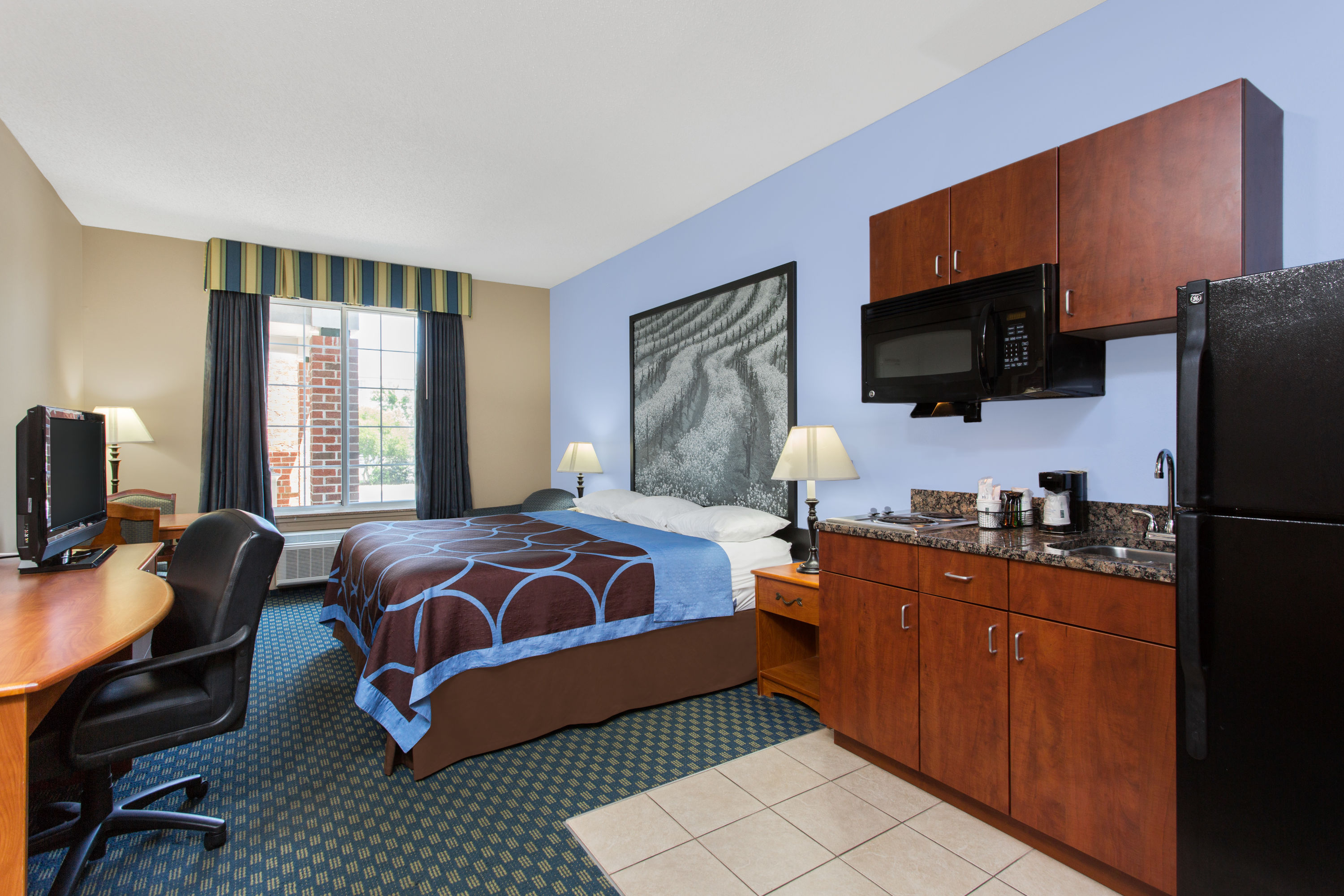 Super 8 by Wyndham Smithfield/Selma suite in Smithfield, North Carolina