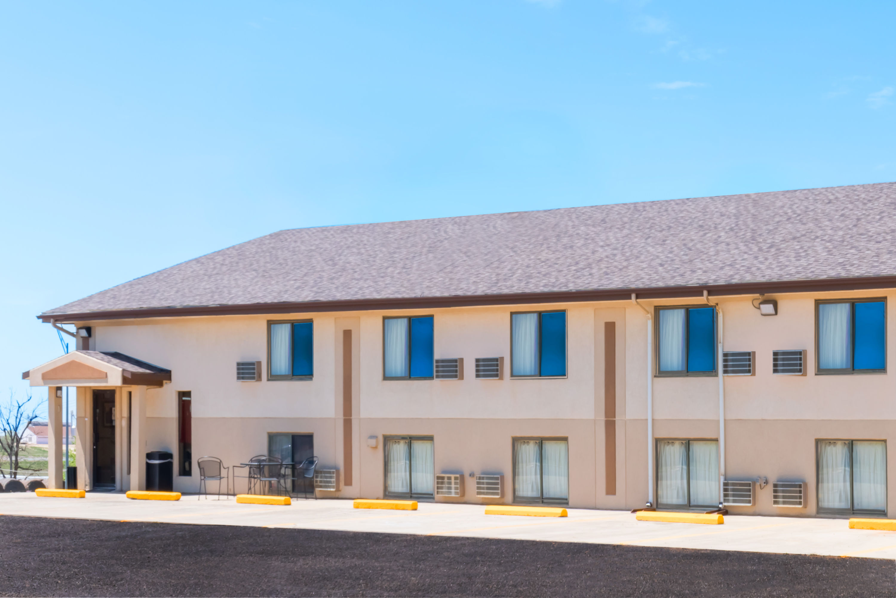 Exterior Day Image of Super 8 by Wyndham Bowman hotel in Bowman, North Dakota