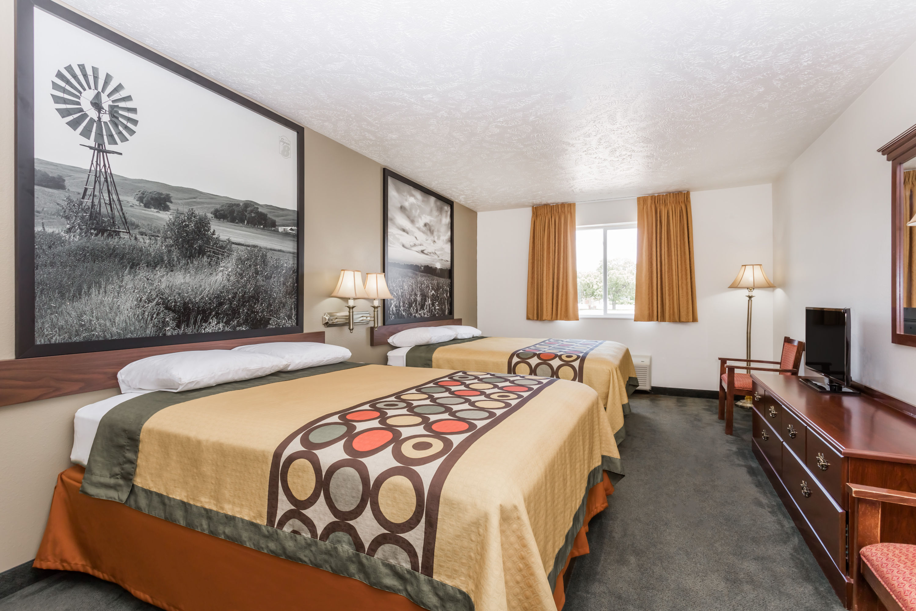 Super 8 by Wyndham Alma Alma, NE Hotels