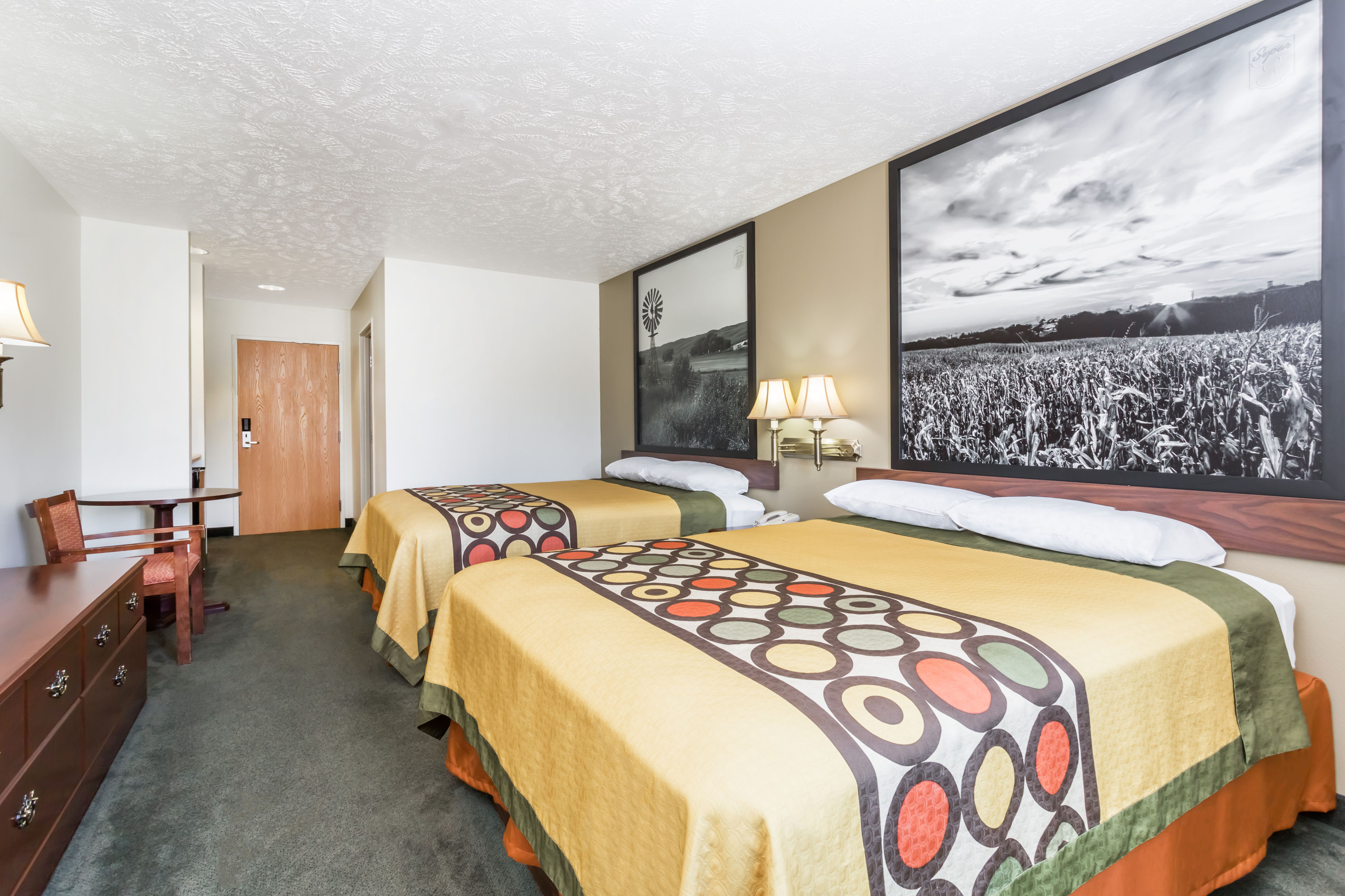 Super 8 by Wyndham Alma Alma, NE Hotels