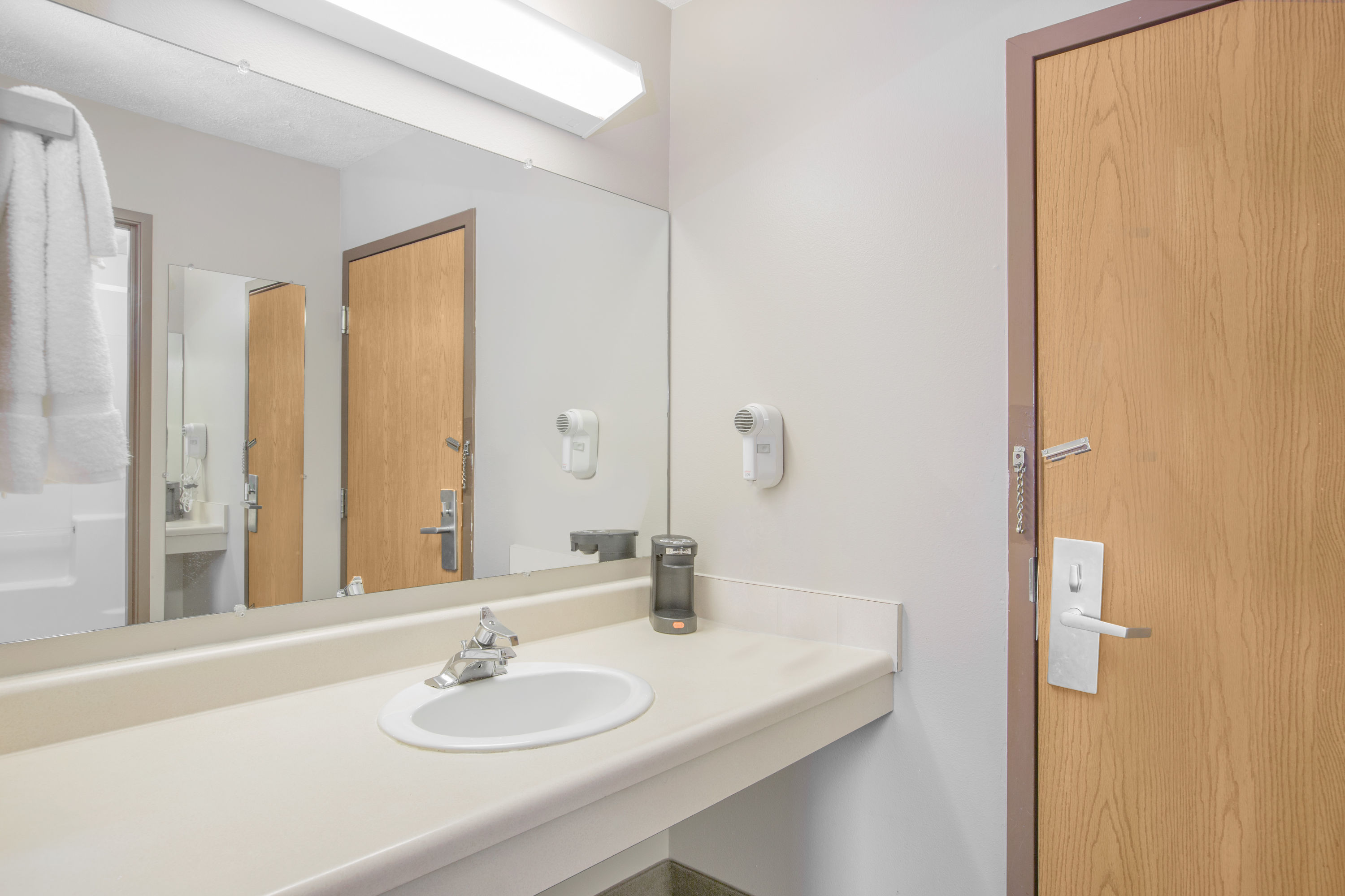 Guest room bath at the Super 8 by Wyndham Hastings in Hastings, Nebraska