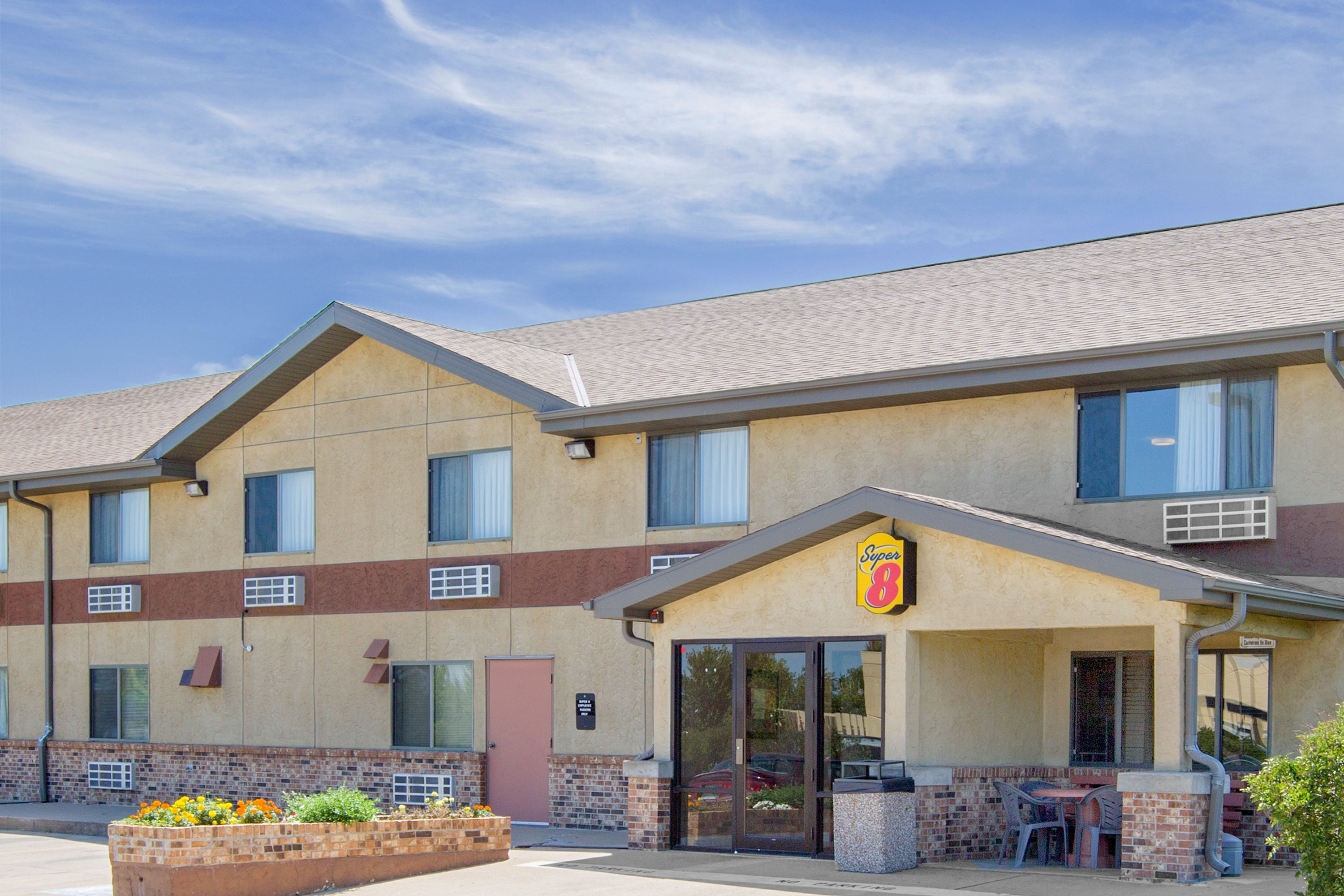 Exterior Day Image of Super 8 by Wyndham Hastings hotel in Hastings, Nebraska