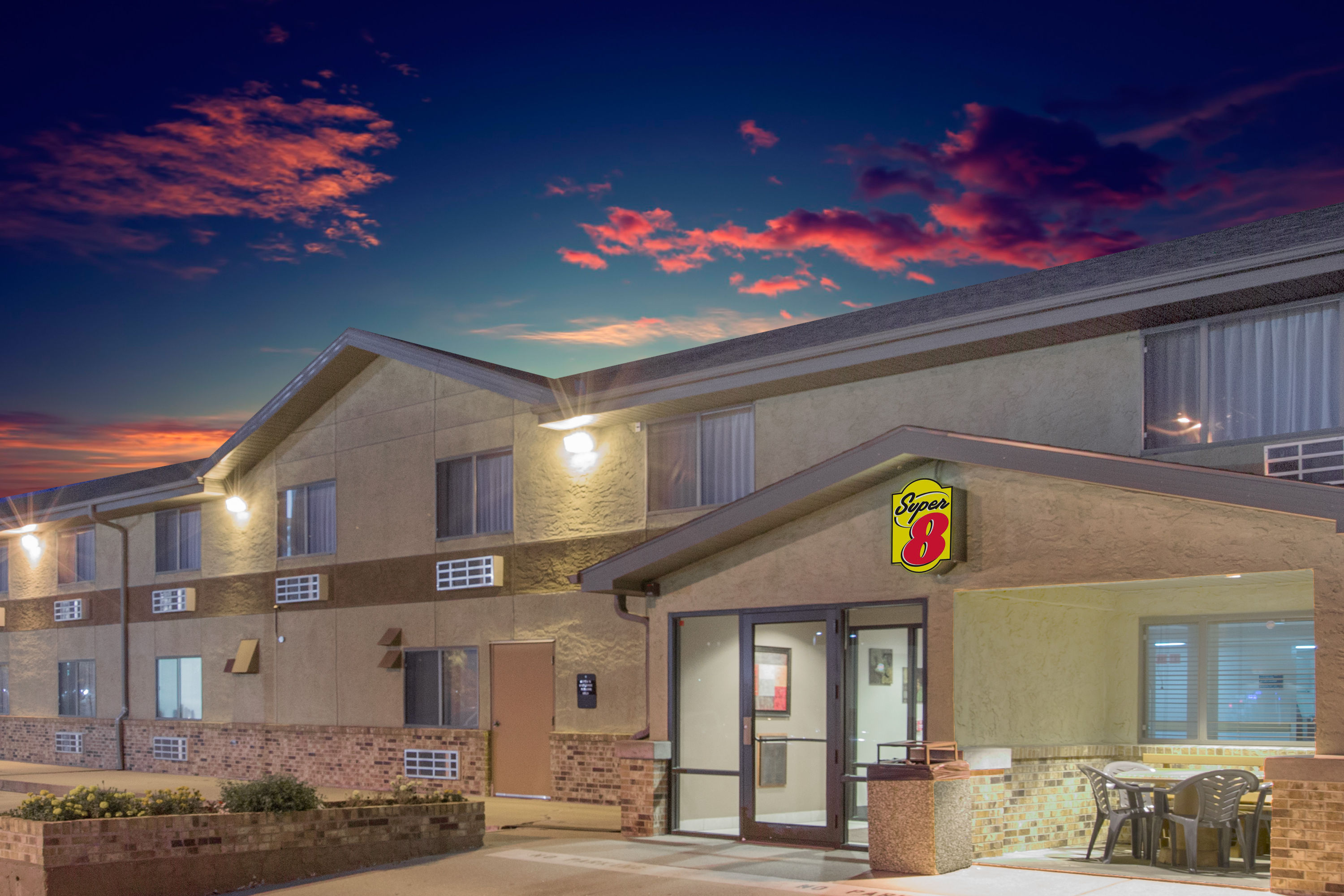 Exterior Dusk Image of Super 8 by Wyndham Hastings hotel in Hastings, Nebraska