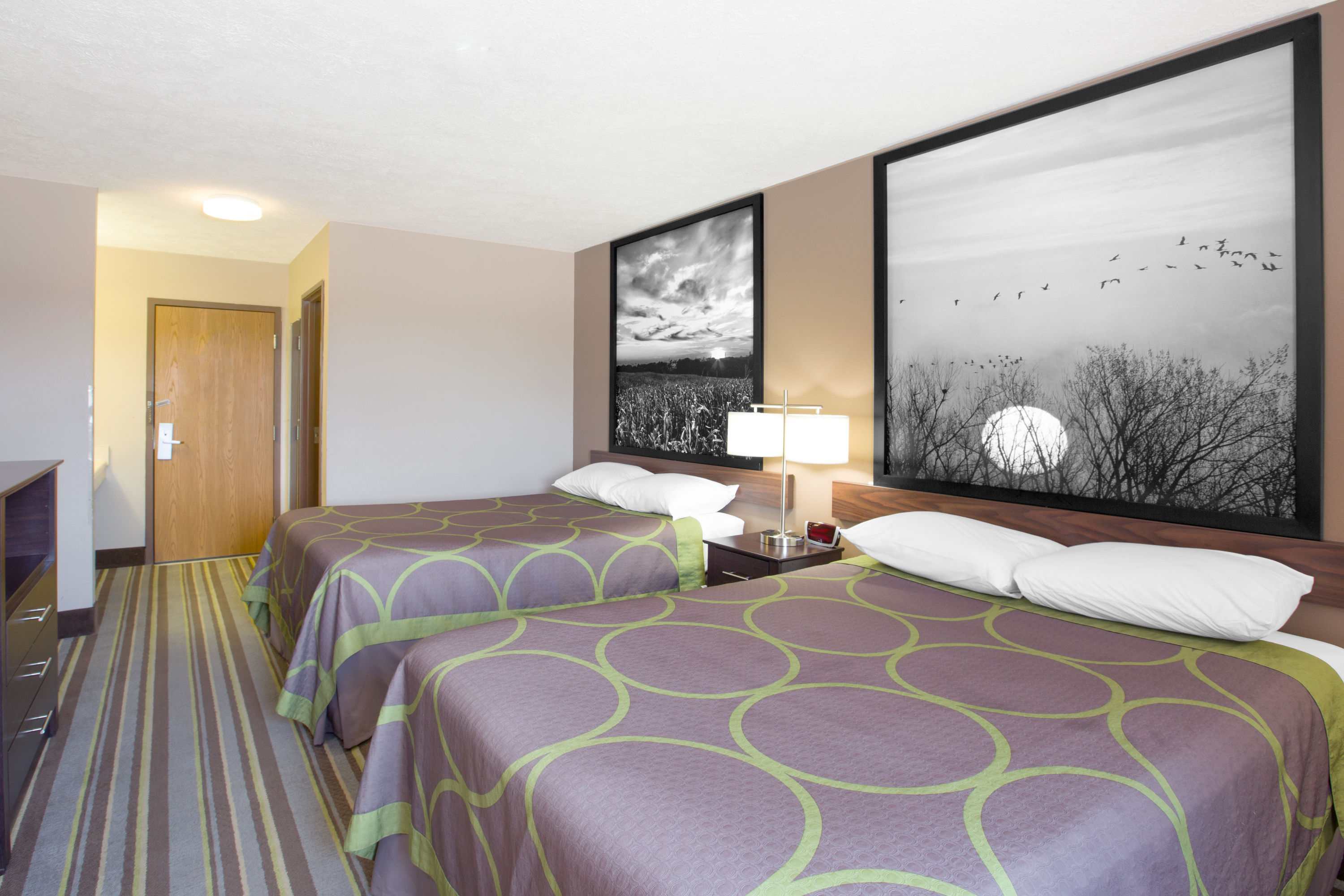 Guest room at the Super 8 by Wyndham Hastings in Hastings, Nebraska