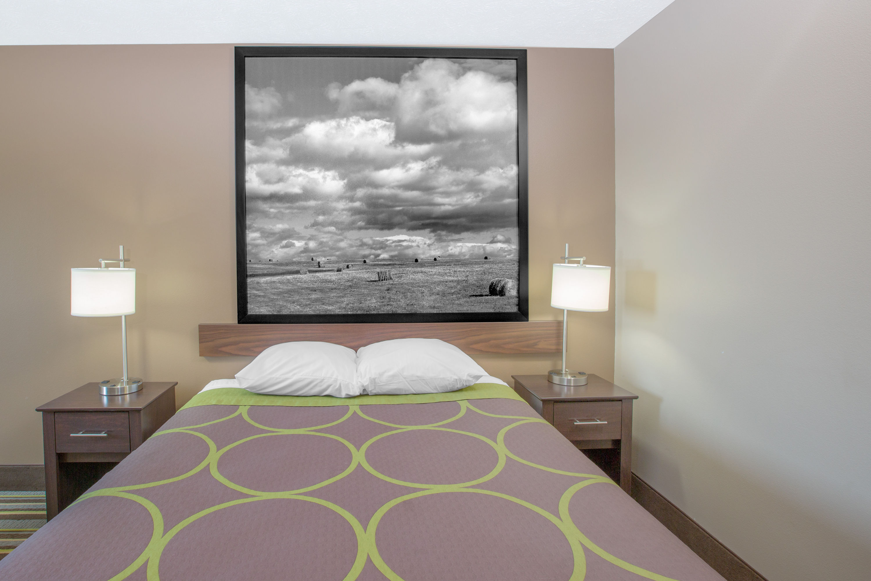 Guest room at the Super 8 by Wyndham Hastings in Hastings, Nebraska