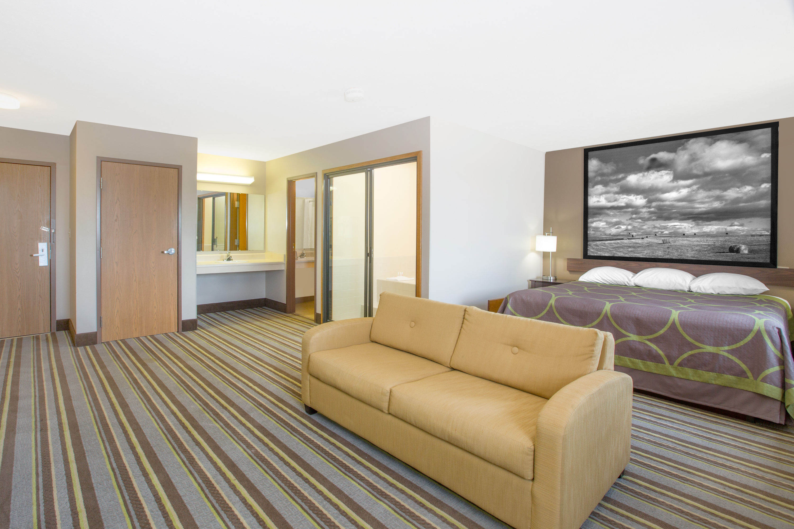 Super 8 by Wyndham Hastings suite in Hastings, Nebraska