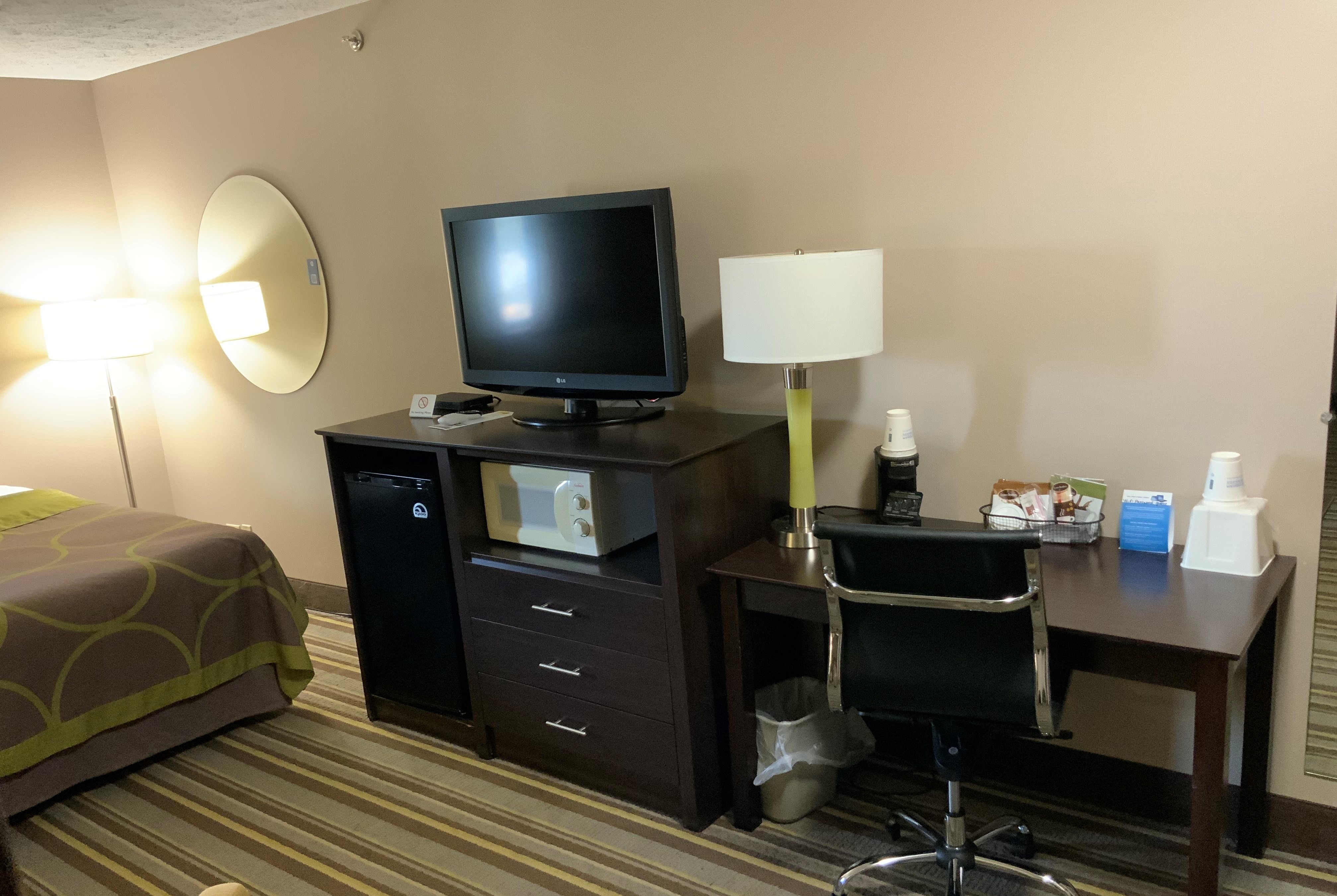 Guest room at the Super 8 by Wyndham Hastings in Hastings, Nebraska