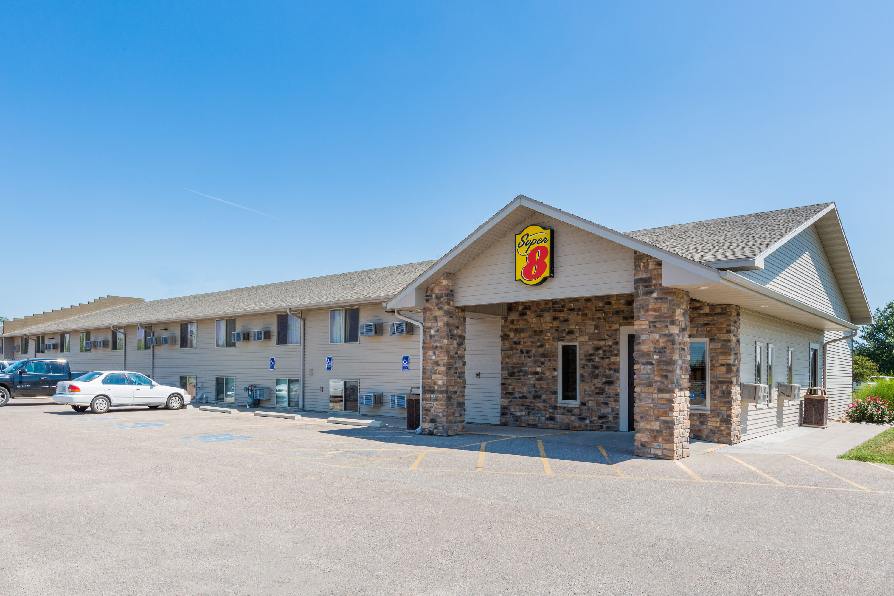 Super 8 By Wyndham Kearney Kearney Ne Hotels