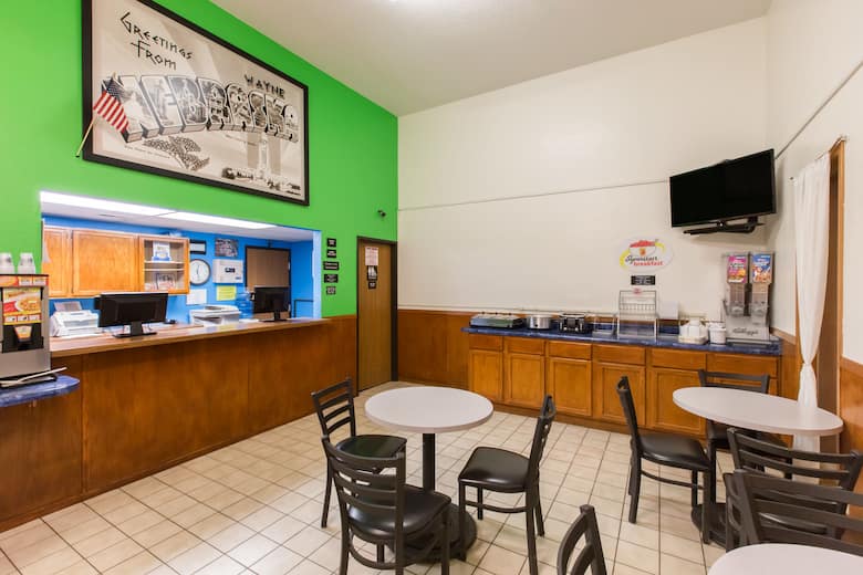 Super 8 Wayne Hotels Ne 68787 0284 Super 8 Wayne Hotel Lobby In Nebraska