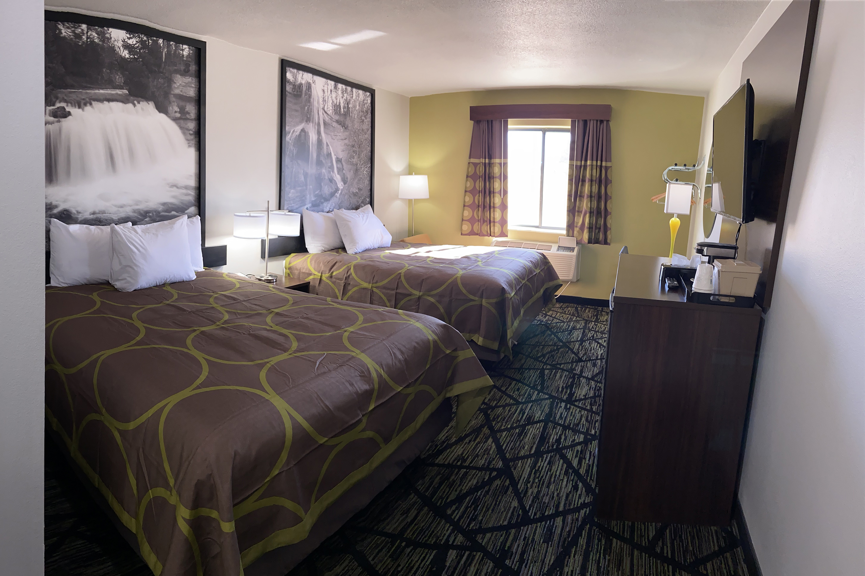 Guest room at the Super 8 by Wyndham York in York, Nebraska