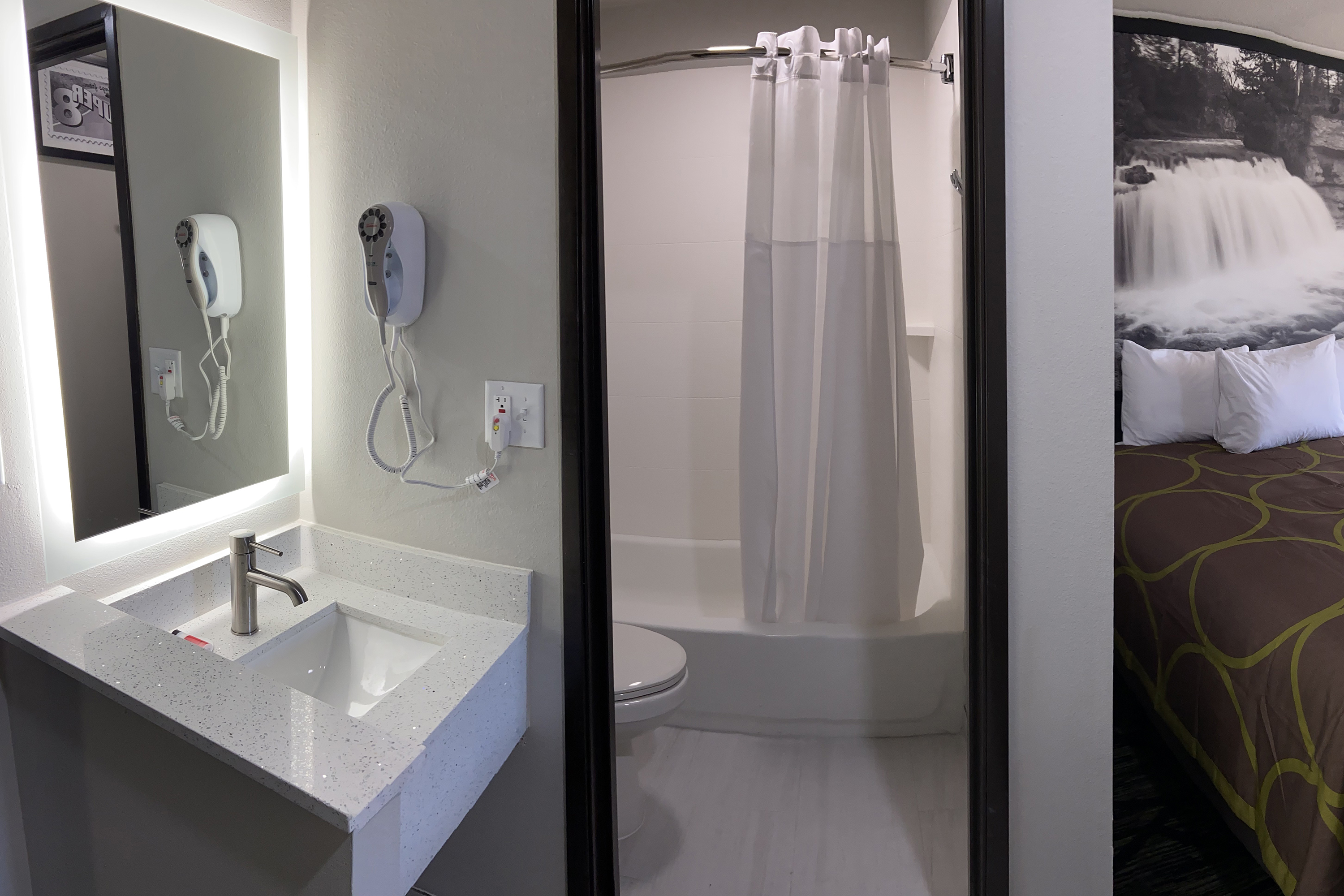 Guest room bath at the Super 8 by Wyndham York in York, Nebraska