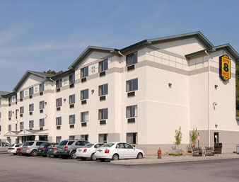 Super 8 By Wyndham Manchester Airport Manchester Nh Hotels