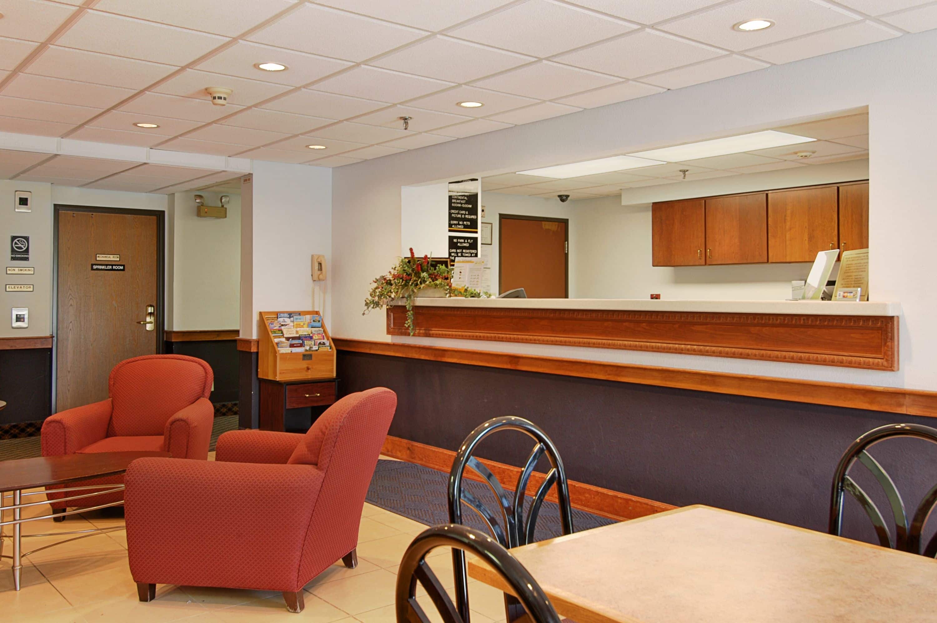 Super 8 by Wyndham Manchester Airport Manchester, NH Hotels