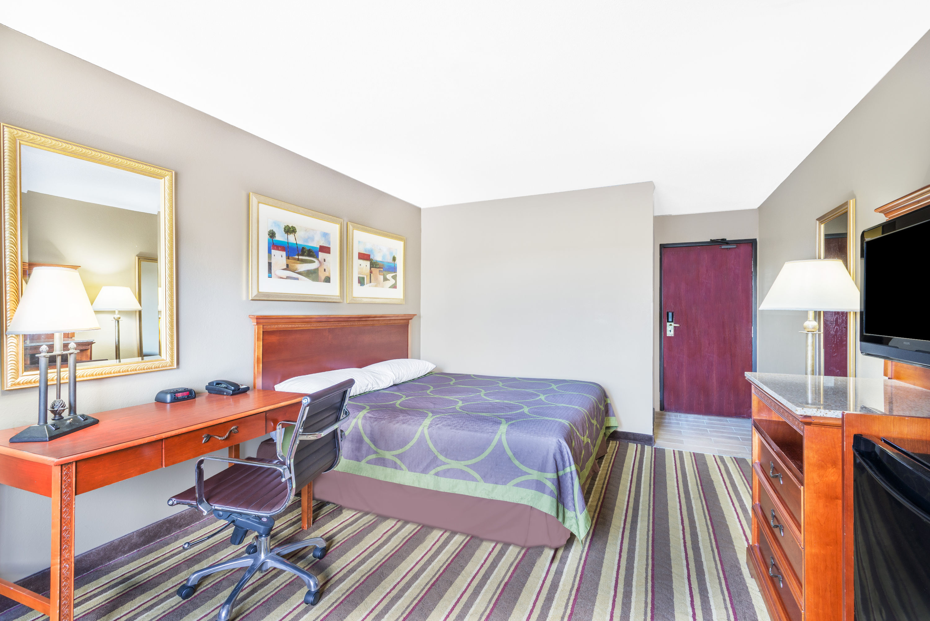 Guest room at the Super 8 by Wyndham Tilton/Lake Winnipesaukee in Tilton, New Hampshire