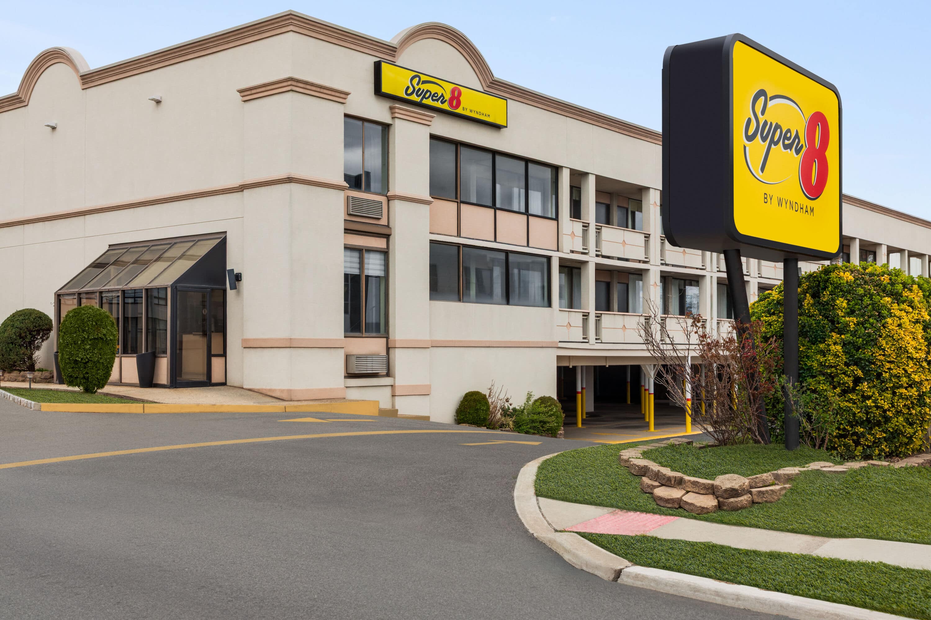 Super 8 by Wyndham Meadowlands | Carlstadt, NJ Hotels