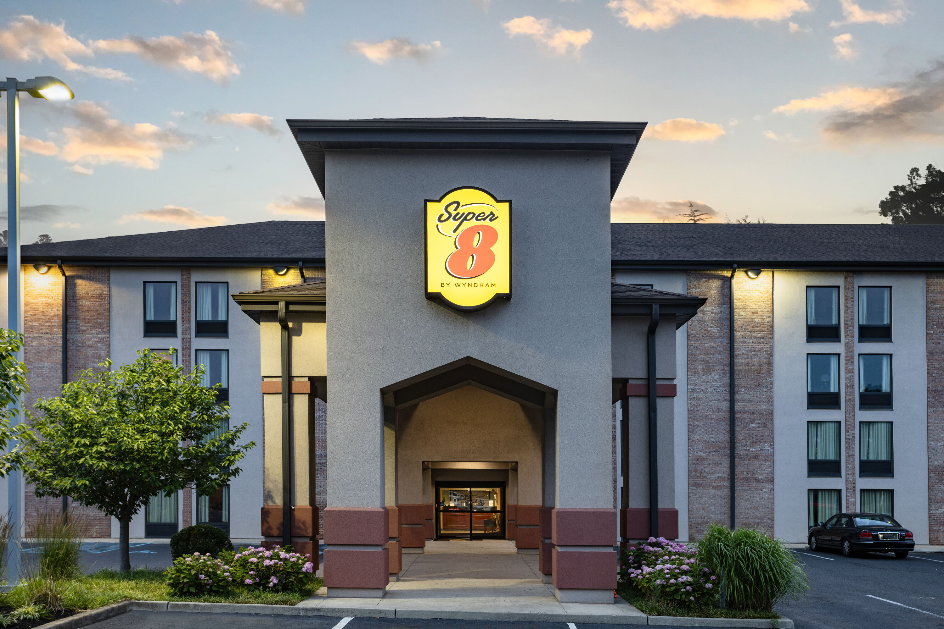 Exterior of Super 8 by Wyndham Mount Laurel hotel in Mount Laurel, New Jersey