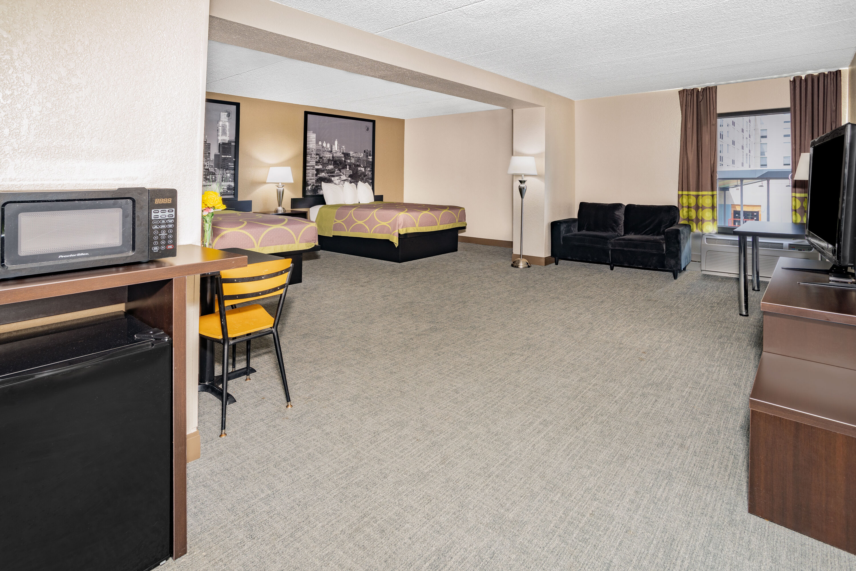 Super 8 by Wyndham Mount Laurel suite in Mount Laurel, New Jersey