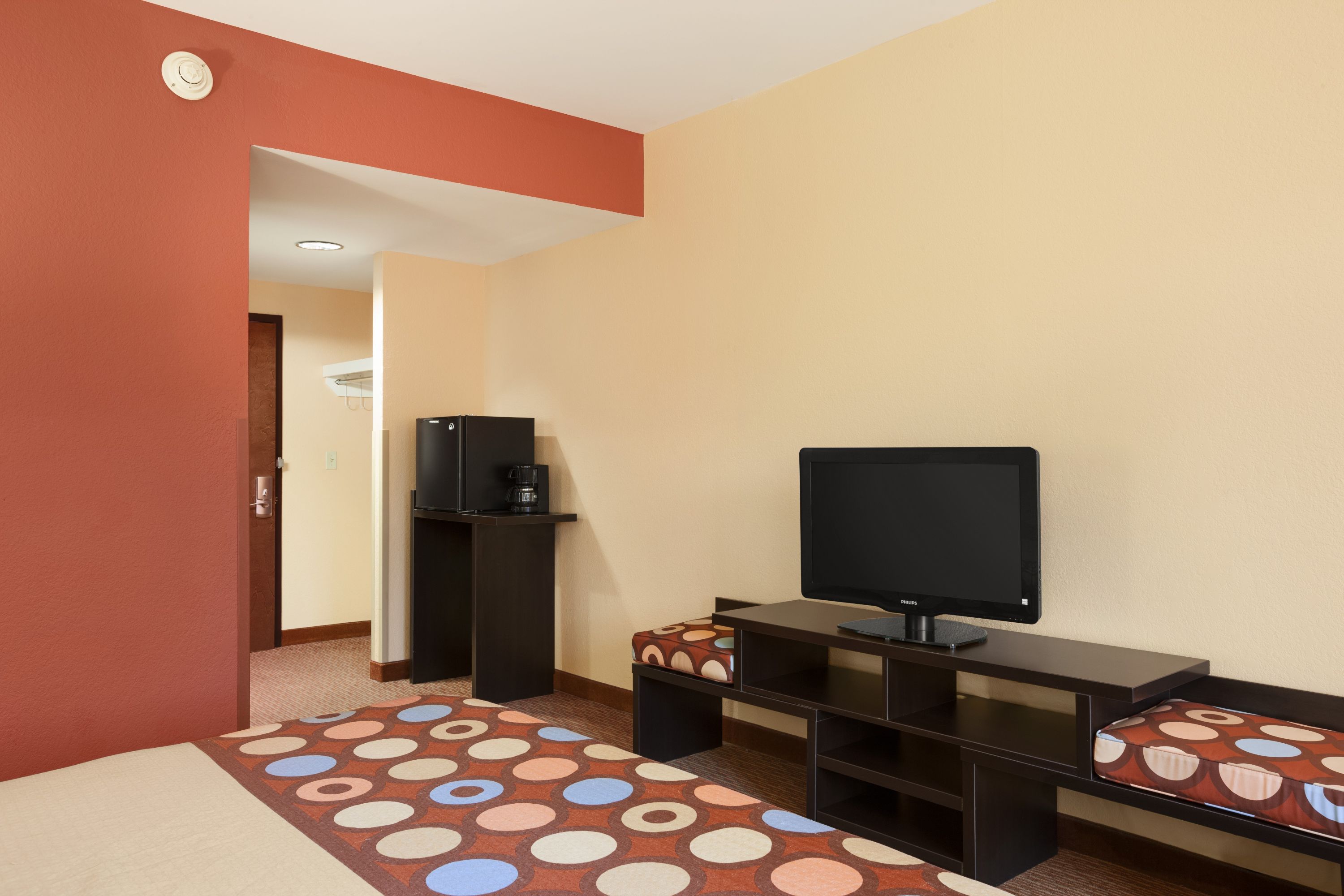 Guest room at the Super 8 by Wyndham Pennsville/Wilmington in Pennsville, New Jersey
