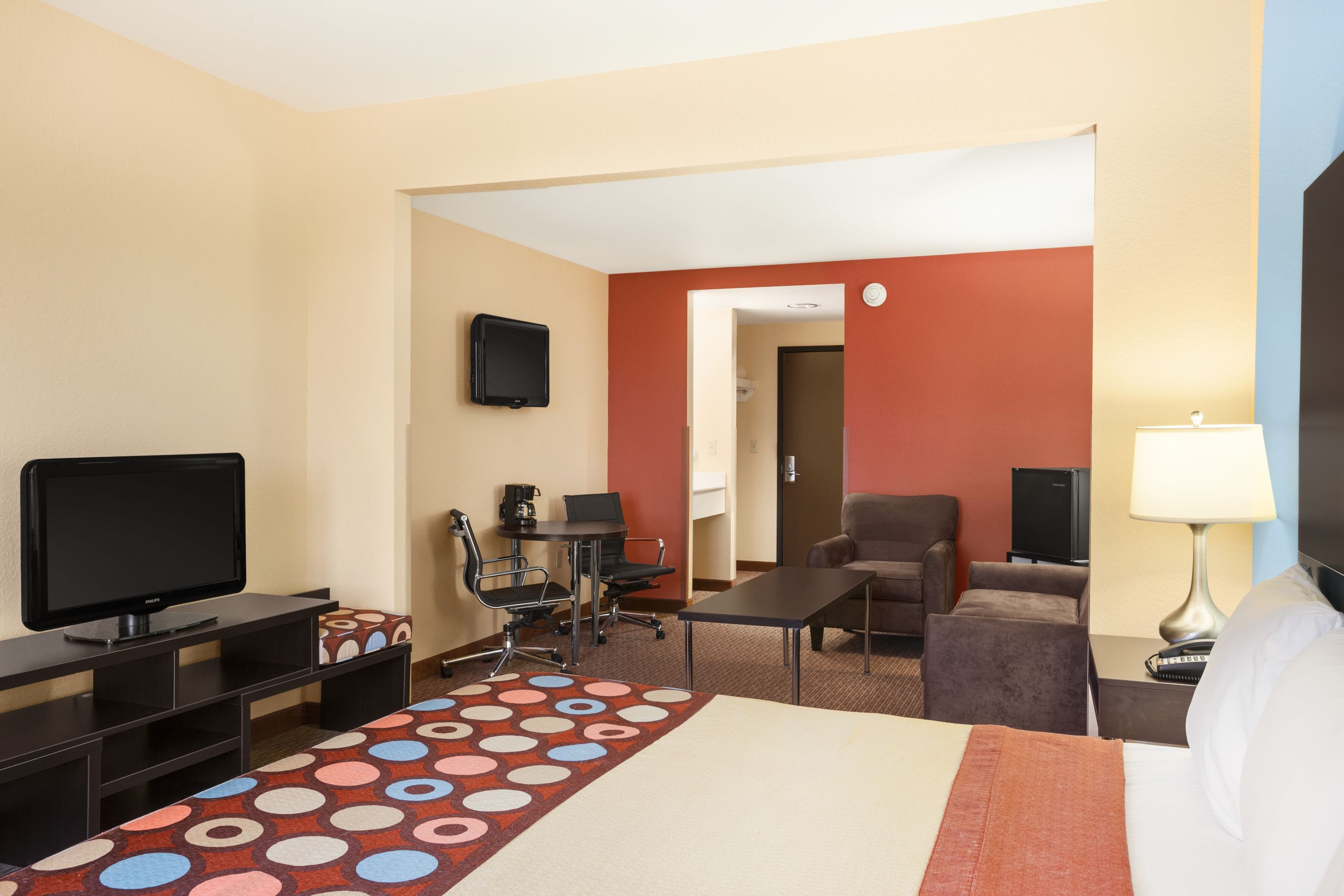 Super 8 by Wyndham Pennsville/Wilmington suite in Pennsville, New Jersey