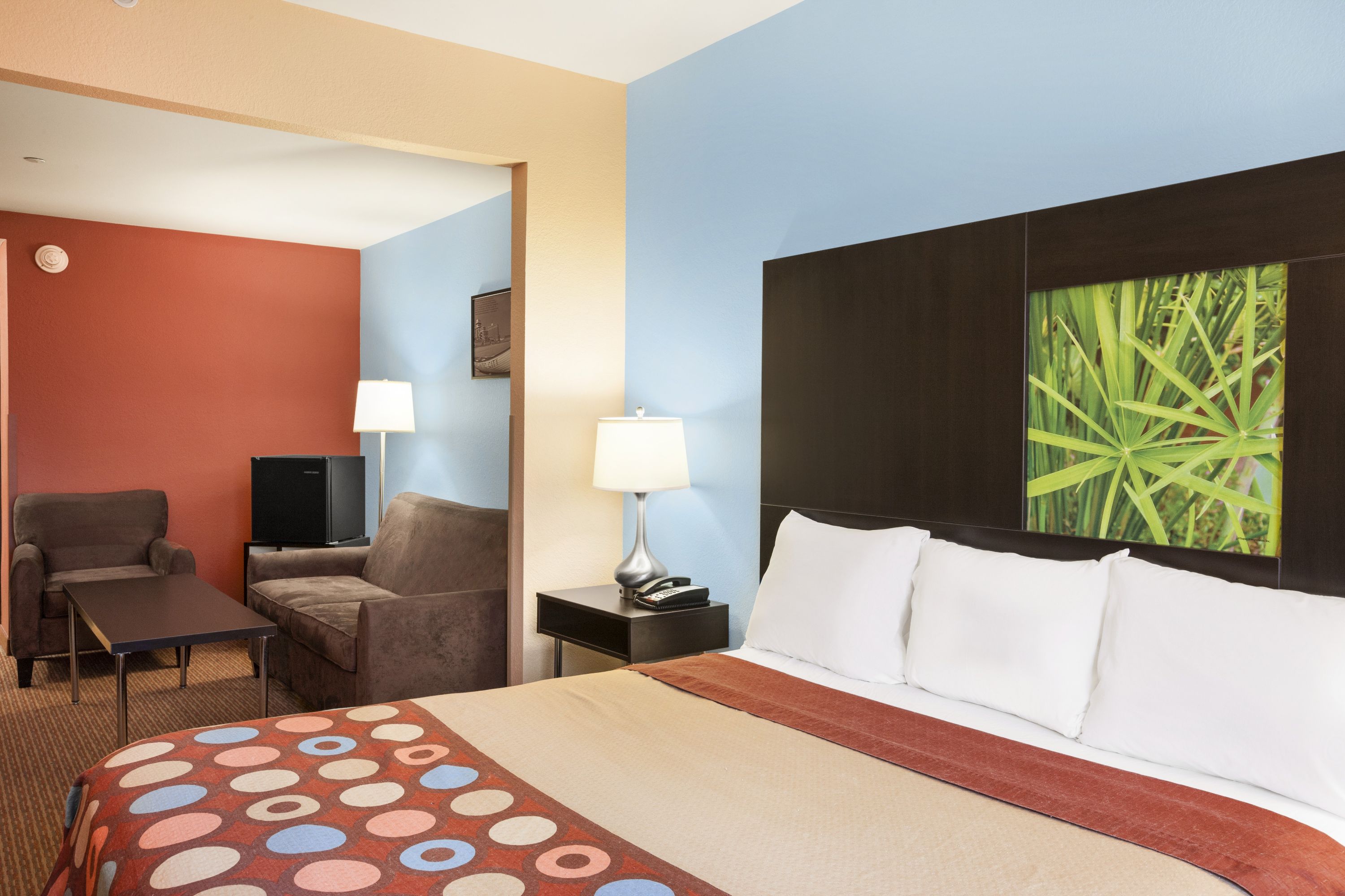 Super 8 by Wyndham Pennsville/Wilmington suite in Pennsville, New Jersey