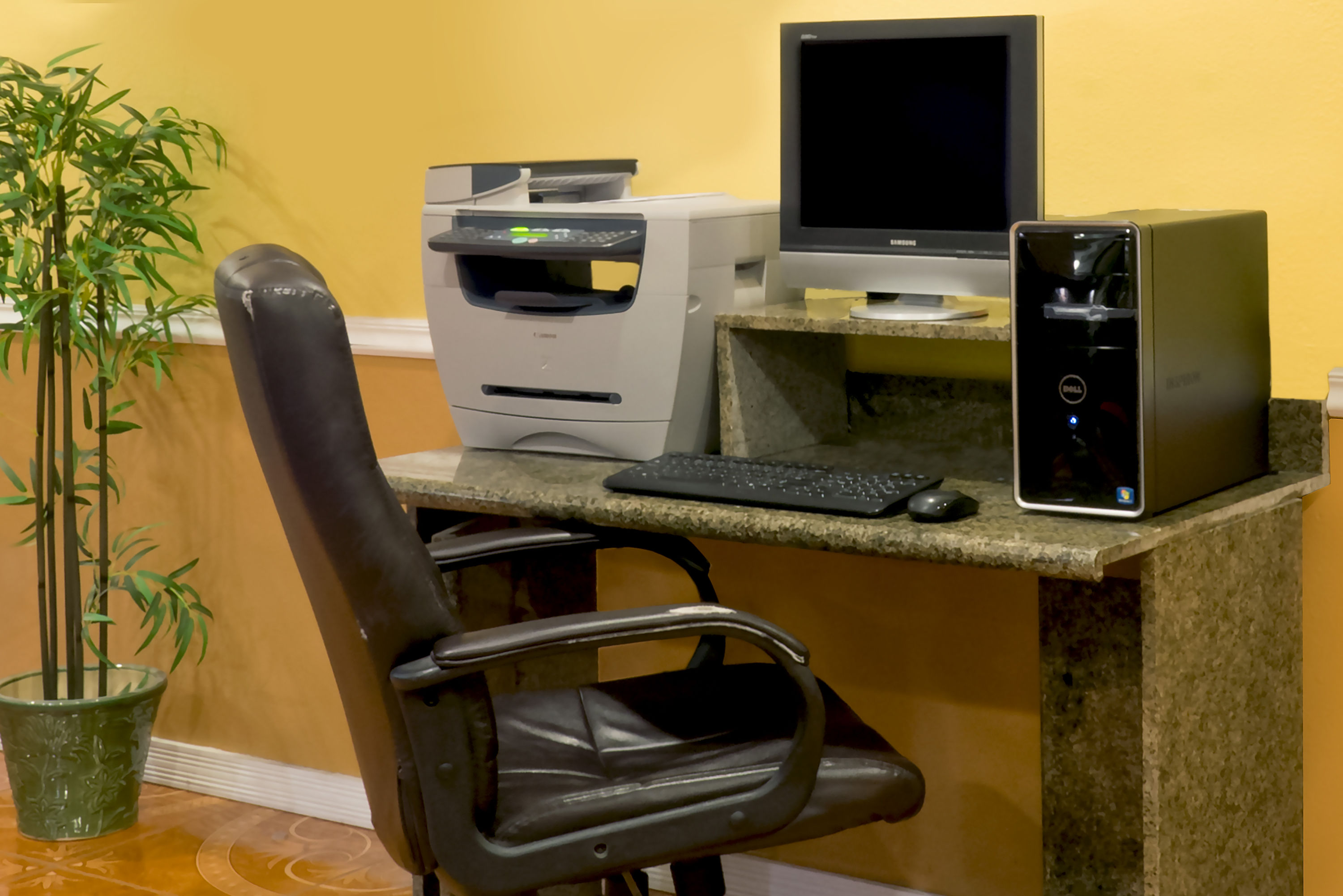 Super 8 by Wyndham Alamogordo/White Sands business center in Alamogordo, New Mexico