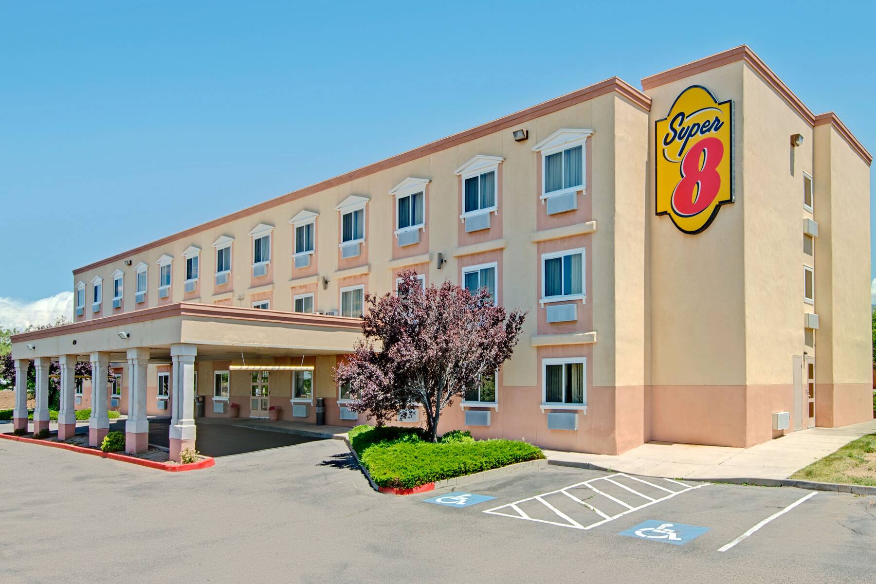 Exterior of Super 8 Albuquerque East hotel in Albuquerque, New Mexico Exterior of Super 8 Albuquerque East hotel in Albuquerque, New Mexico