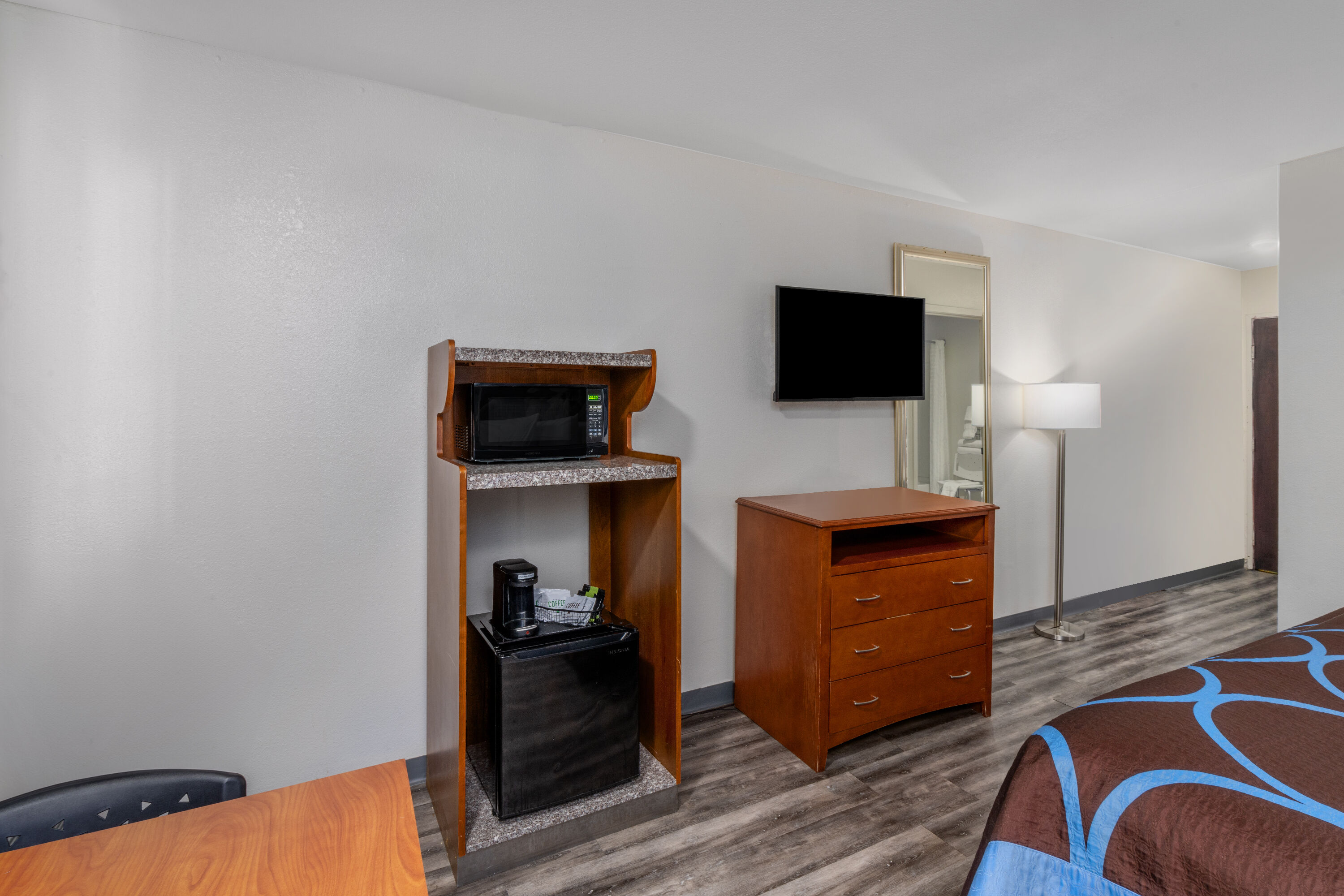 Guest room at the Super 8 by Wyndham Clayton in Clayton, New Mexico