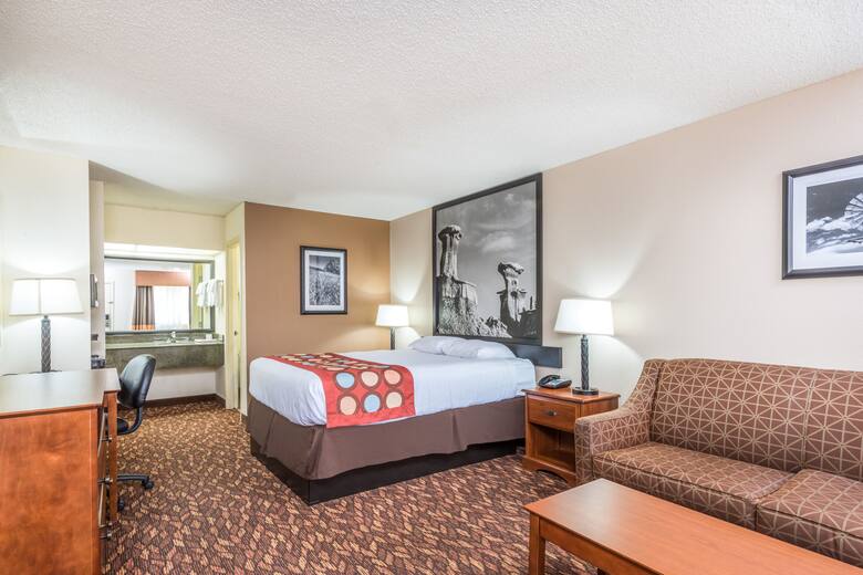 Guest room at the Super 8 Clovis in Clovis, New Mexico