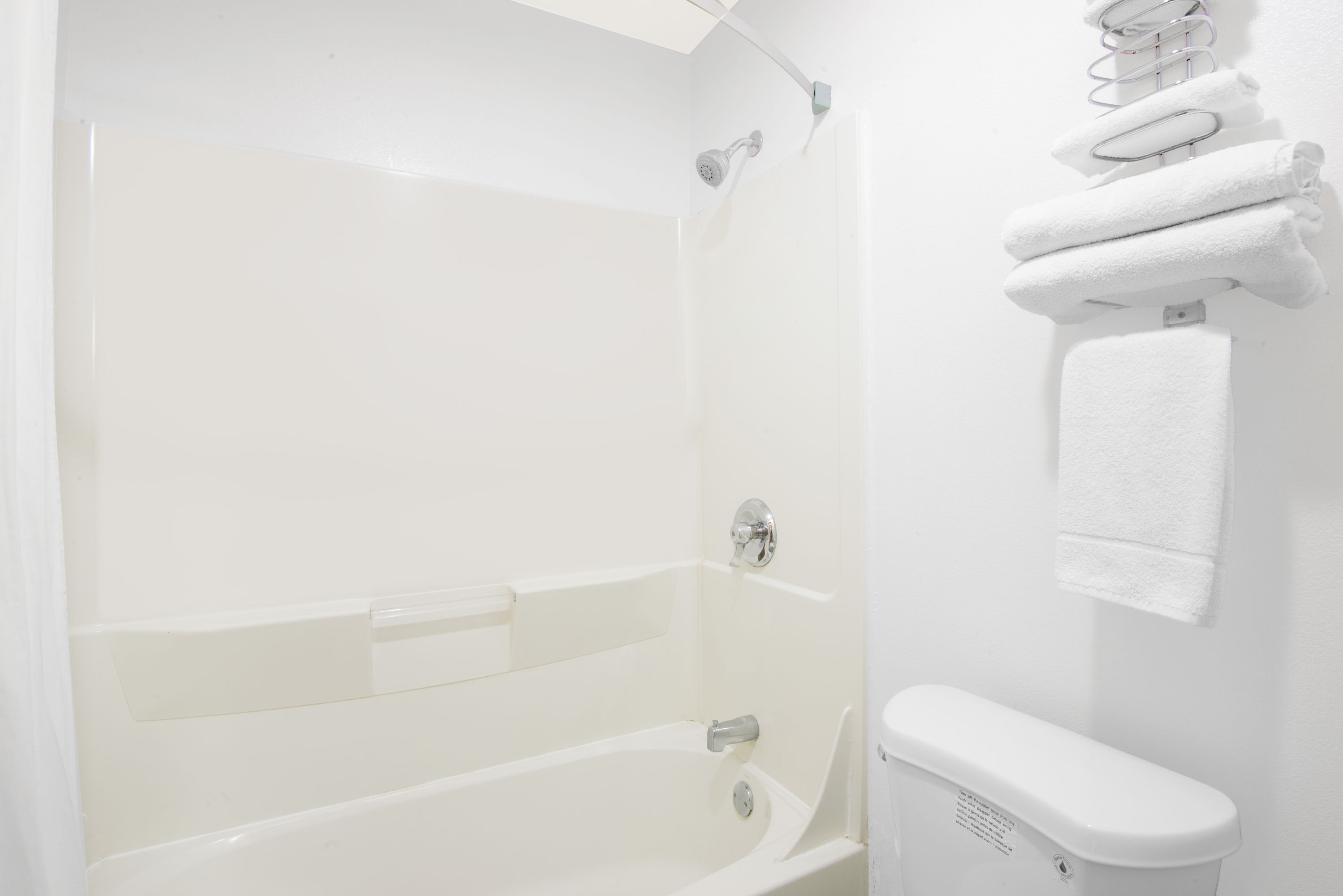 Guest room bath at the Super 8 by Wyndham Fort Sumner in Fort Sumner, New Mexico