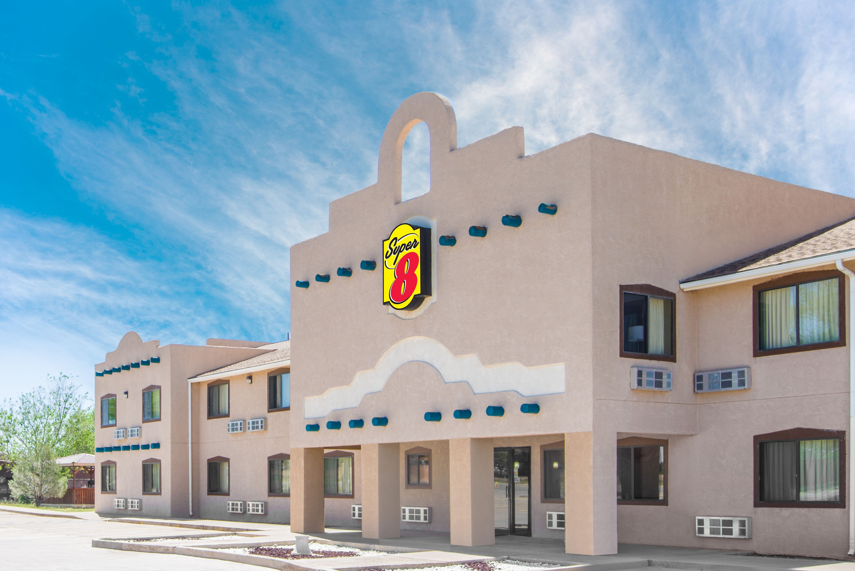 Exterior Day Image of Super 8 by Wyndham Fort Sumner hotel in Fort Sumner, New Mexico