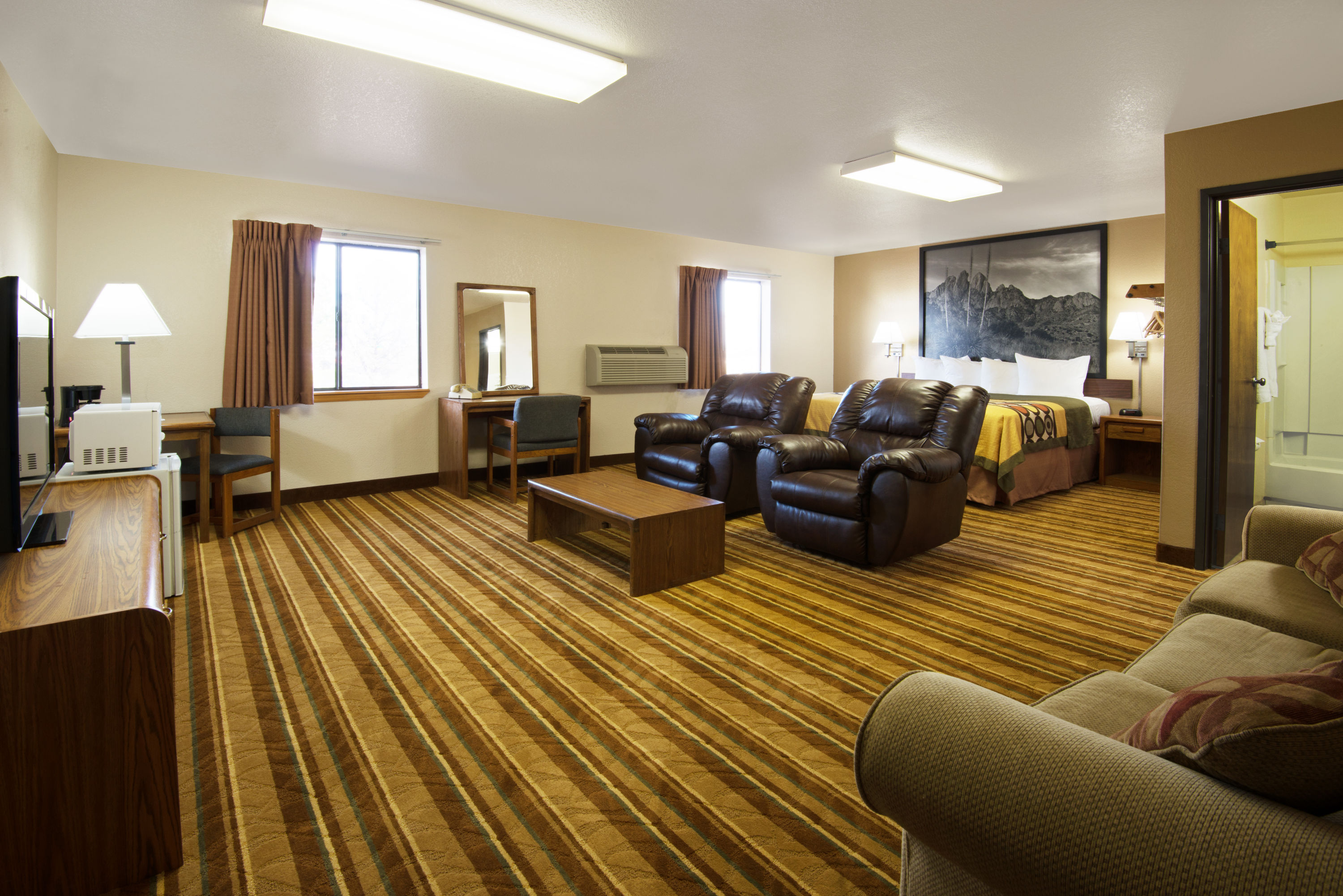 Super 8 by Wyndham Las Cruces/White Sands Area suite in Las Cruces, New Mexico