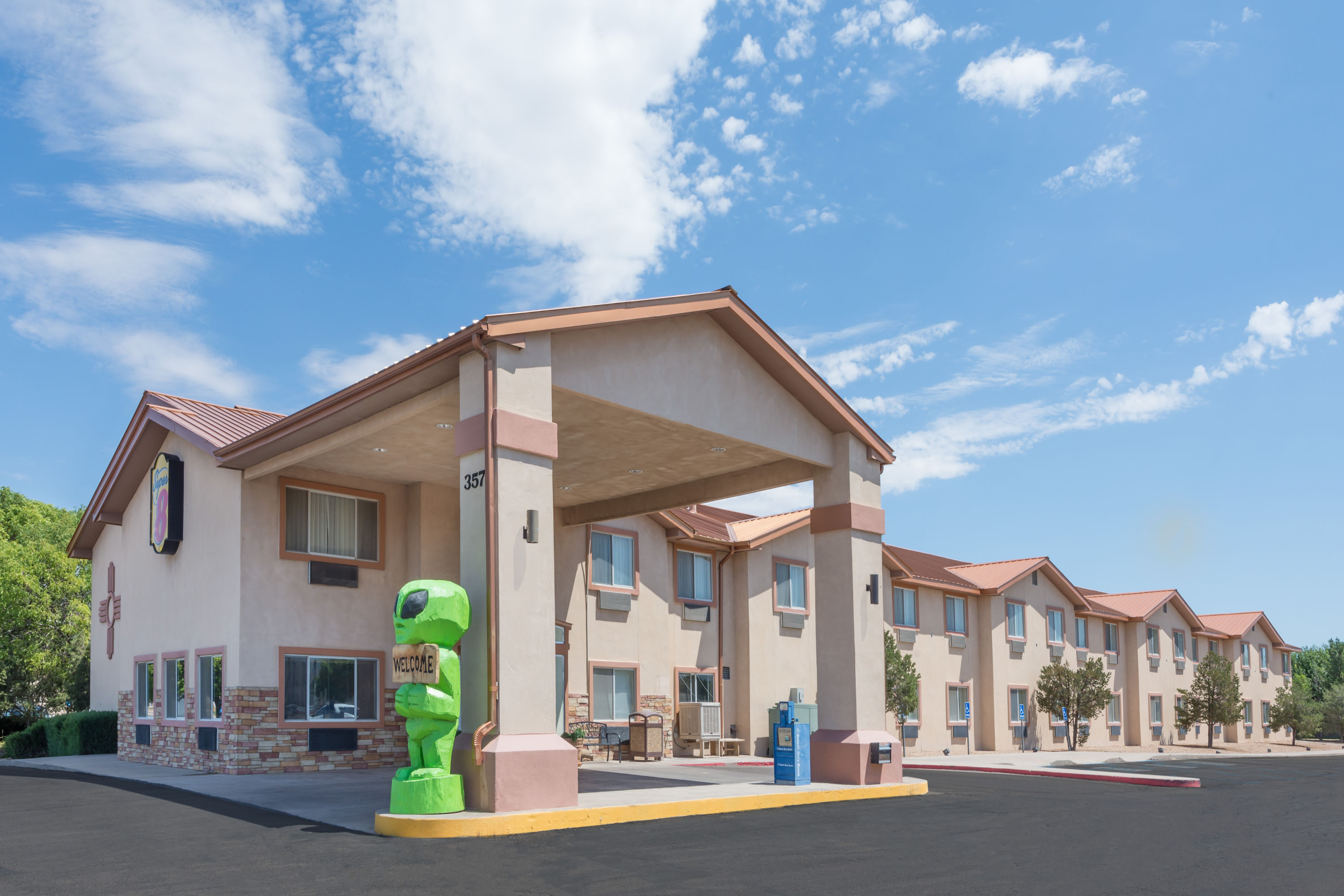 Exterior Day Image of Super 8 by Wyndham Roswell hotel in Roswell, New Mexico