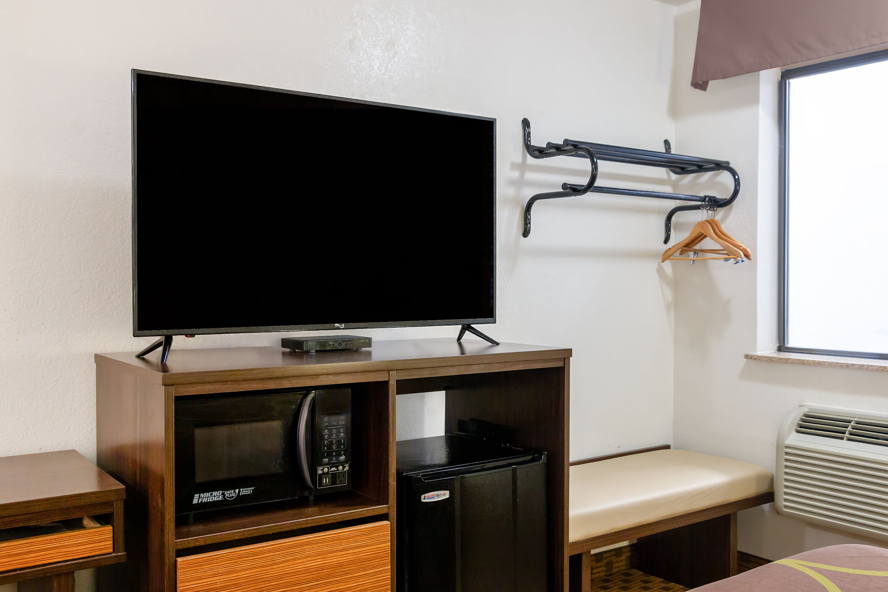 Queen bed guest room at the Super 8 by Wyndham Santa Rosa in Santa Rosa, New Mexico