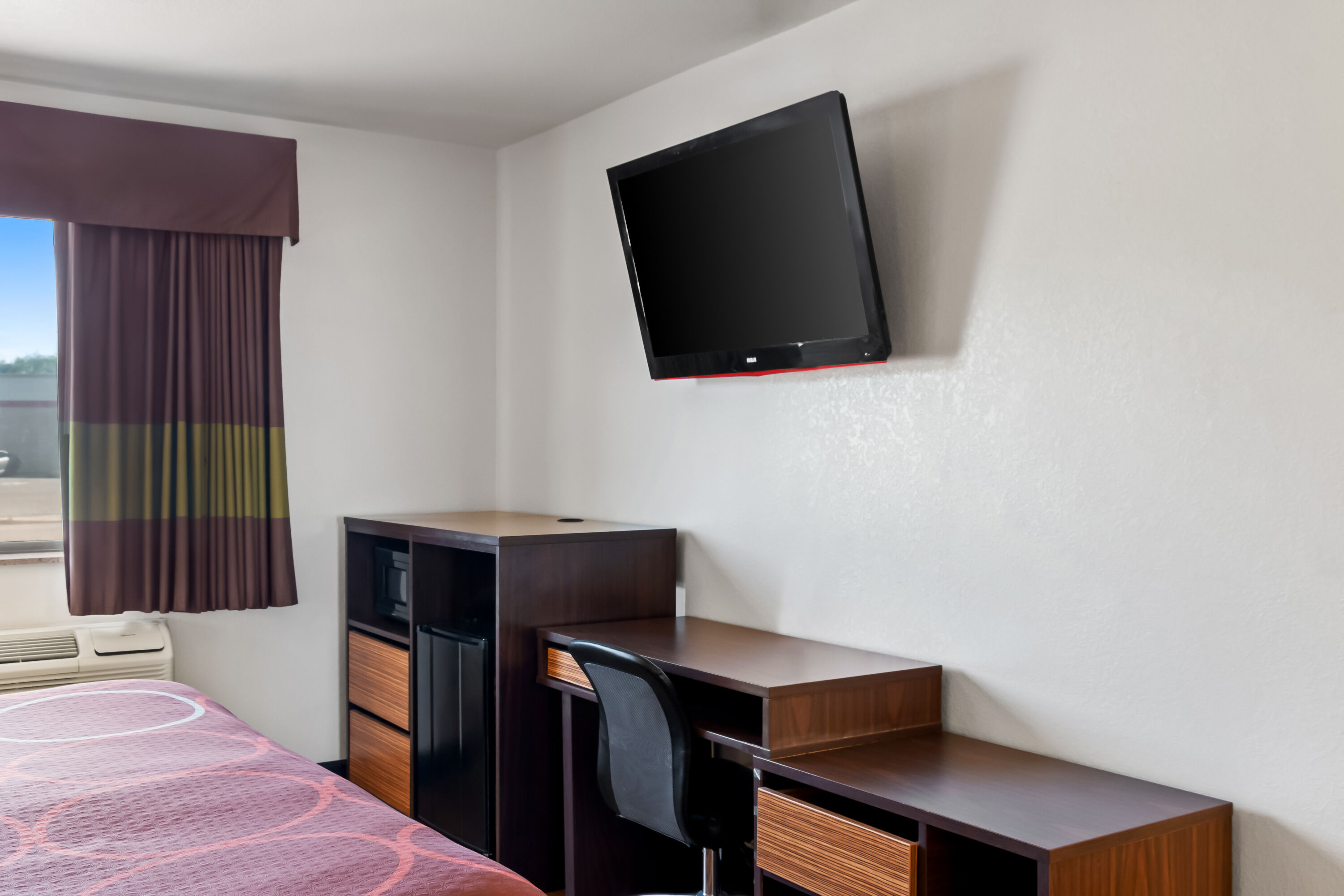 Super 8 by Wyndham Santa Rosa suite in Santa Rosa, New Mexico