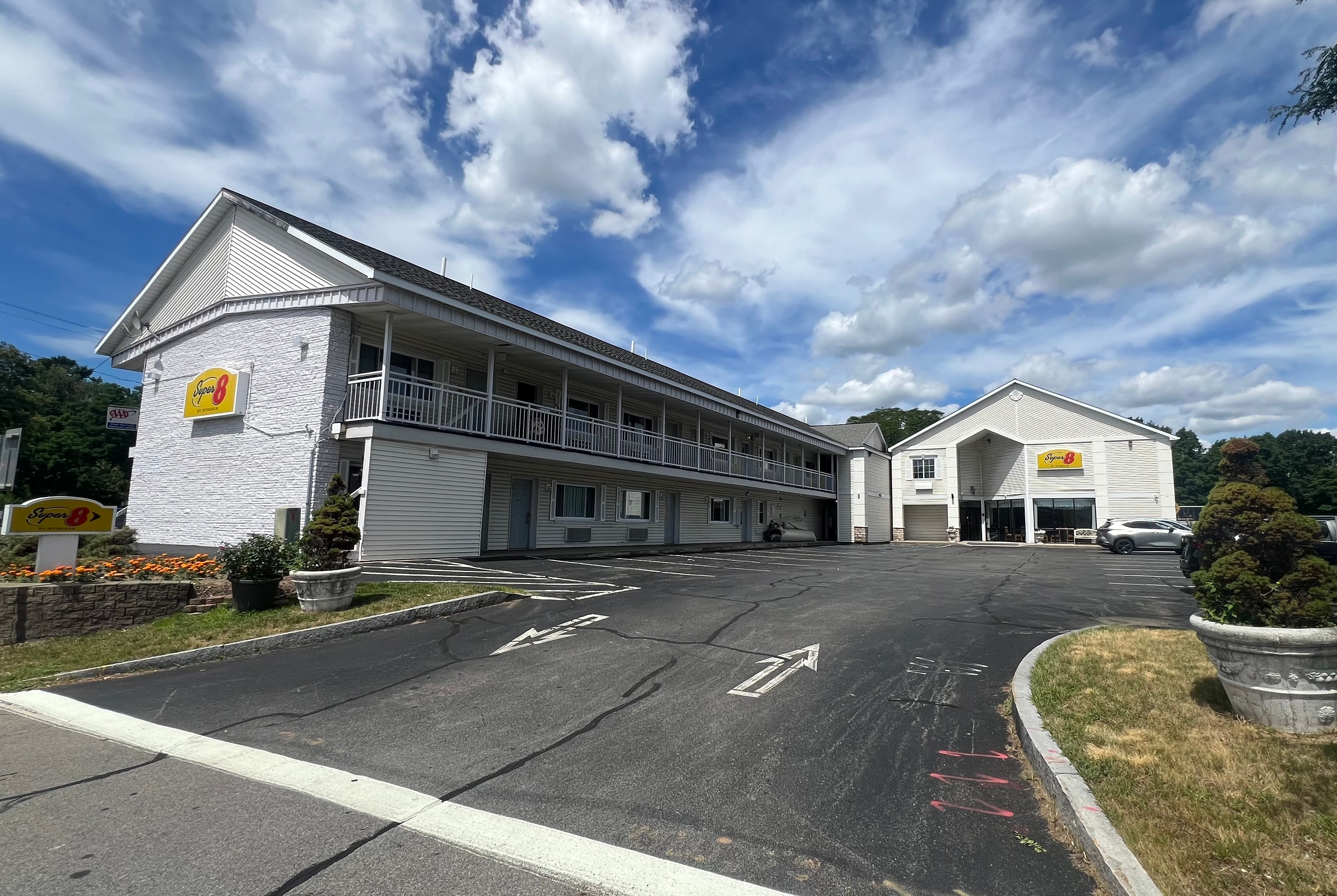 Exterior of Super 8 by Wyndham Albany hotel in Albany, New York