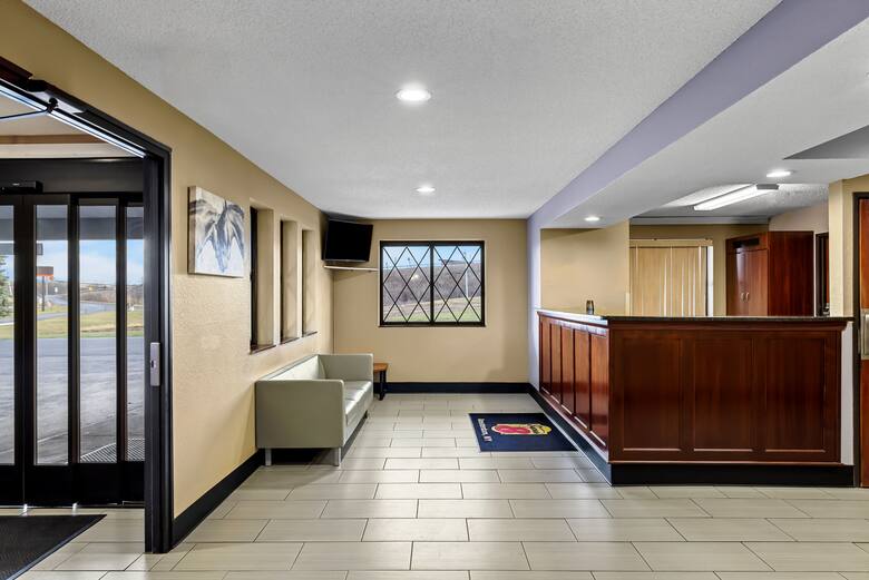 Super 8 Amsterdam hotel lobby in Amsterdam, New York