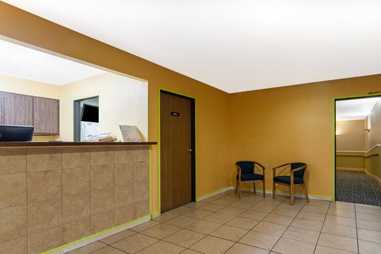 Super 8 Bath Hammondsport Area Hotels Ny 14810 1030 Super 8 Bath Hammondsport Area Hotel Lobby In New York