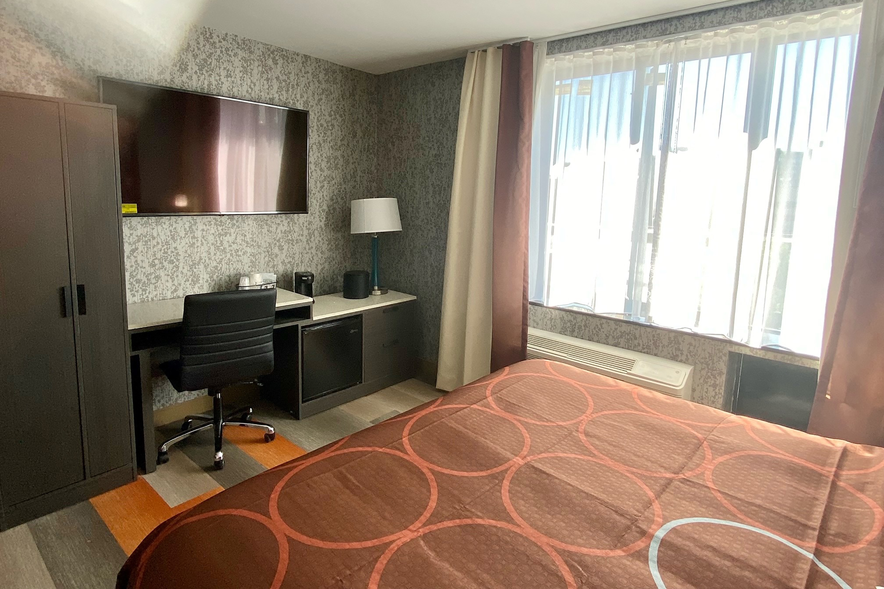 Guest room at the Super 8 by Wyndham Brooklyn Williamsburg in Brooklyn, New York