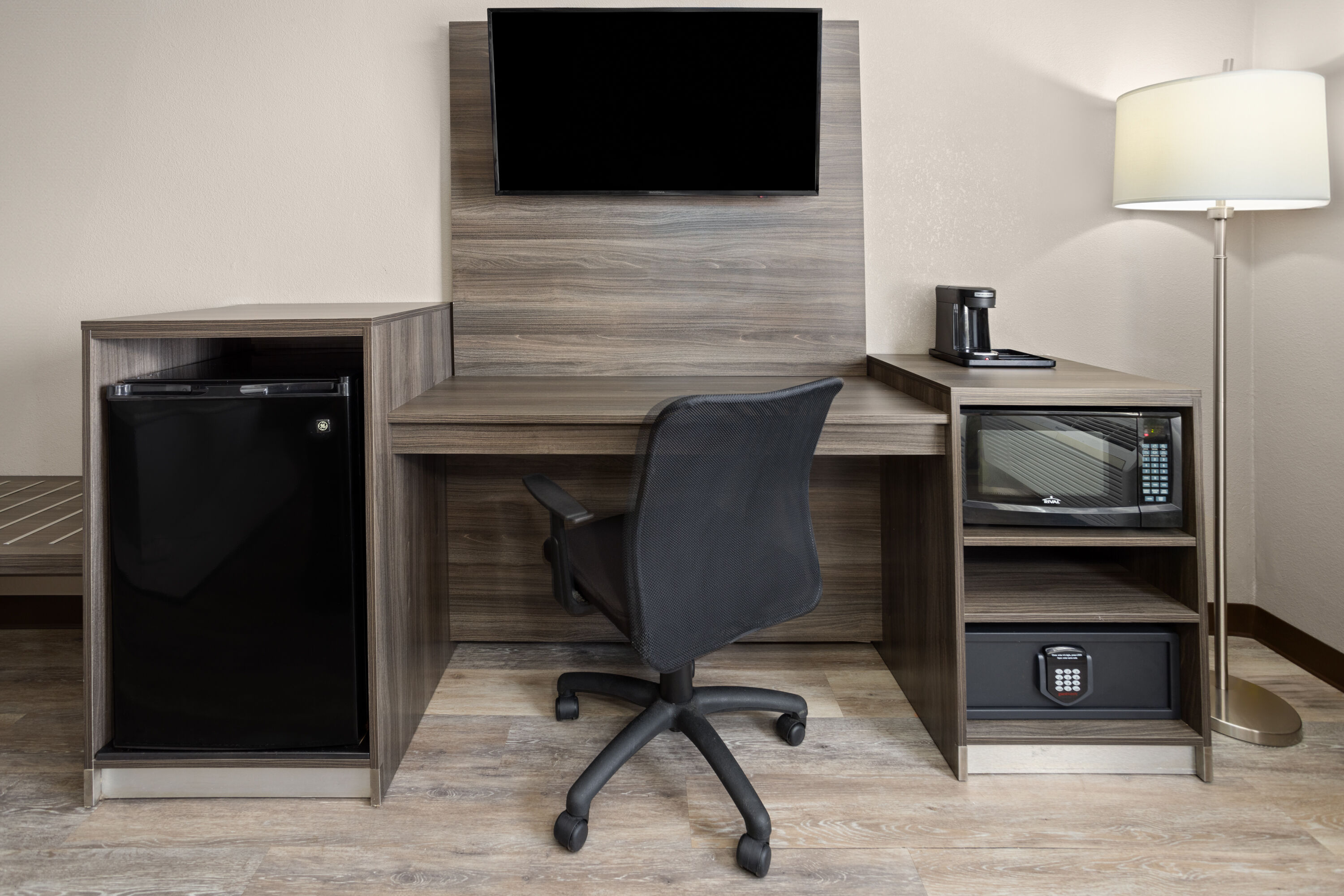 Super 8 by Wyndham Henrietta/Rochester Area hot tub suite in Henrietta, New York