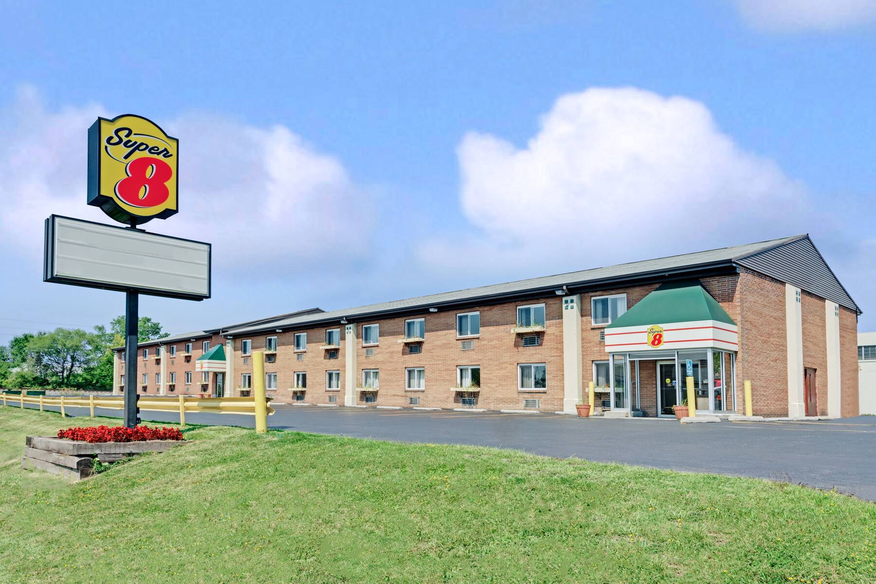 Exterior of Super 8 Kenmore/Buffalo/Niagara Falls Area hotel in Kenmore, New York Exterior of Super 8 Kenmore/Buffalo/Niagara Falls Area hotel in Kenmore, New York