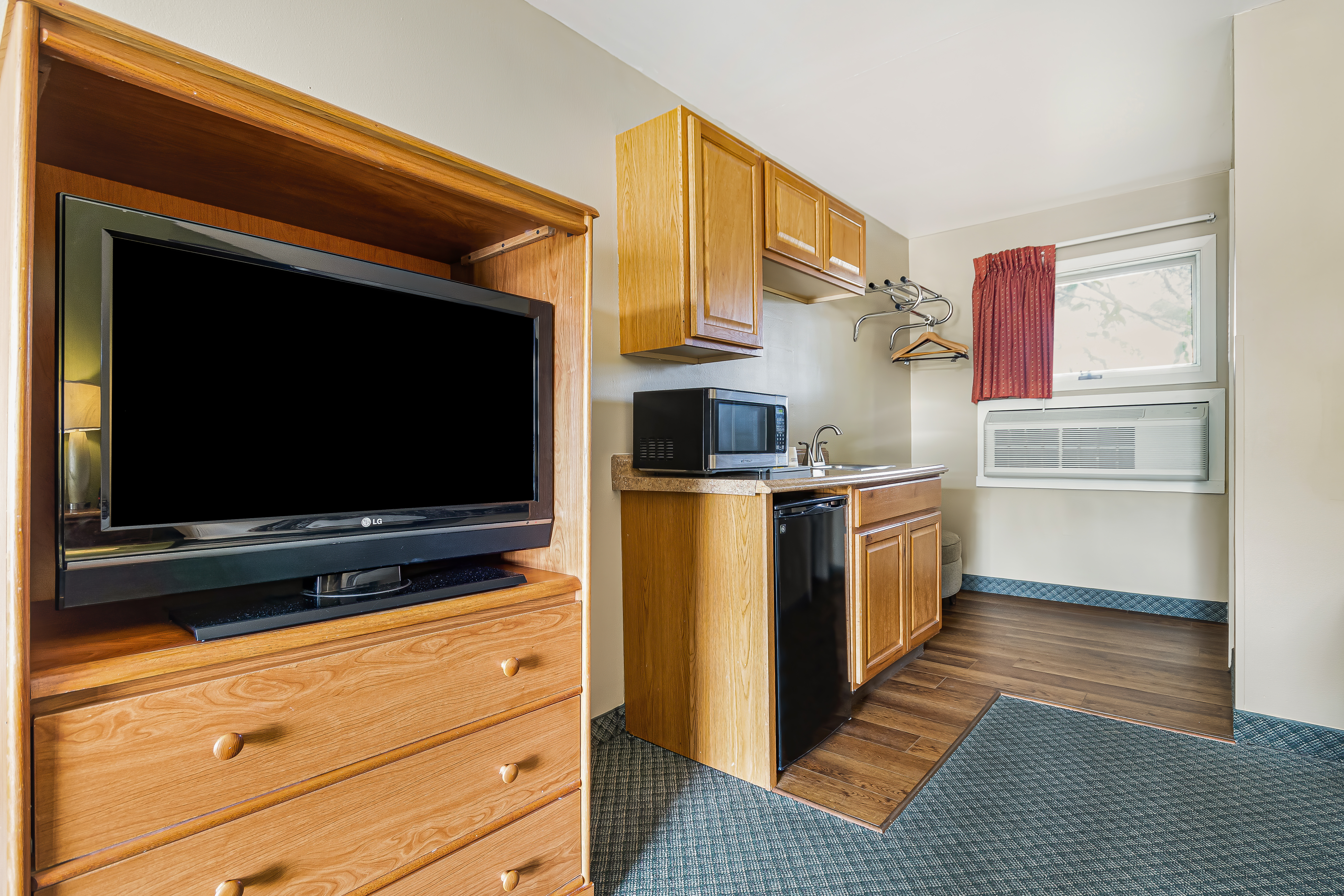 Guest room at the Super 8 by Wyndham Lake George/Downtown in Lake George, New York
