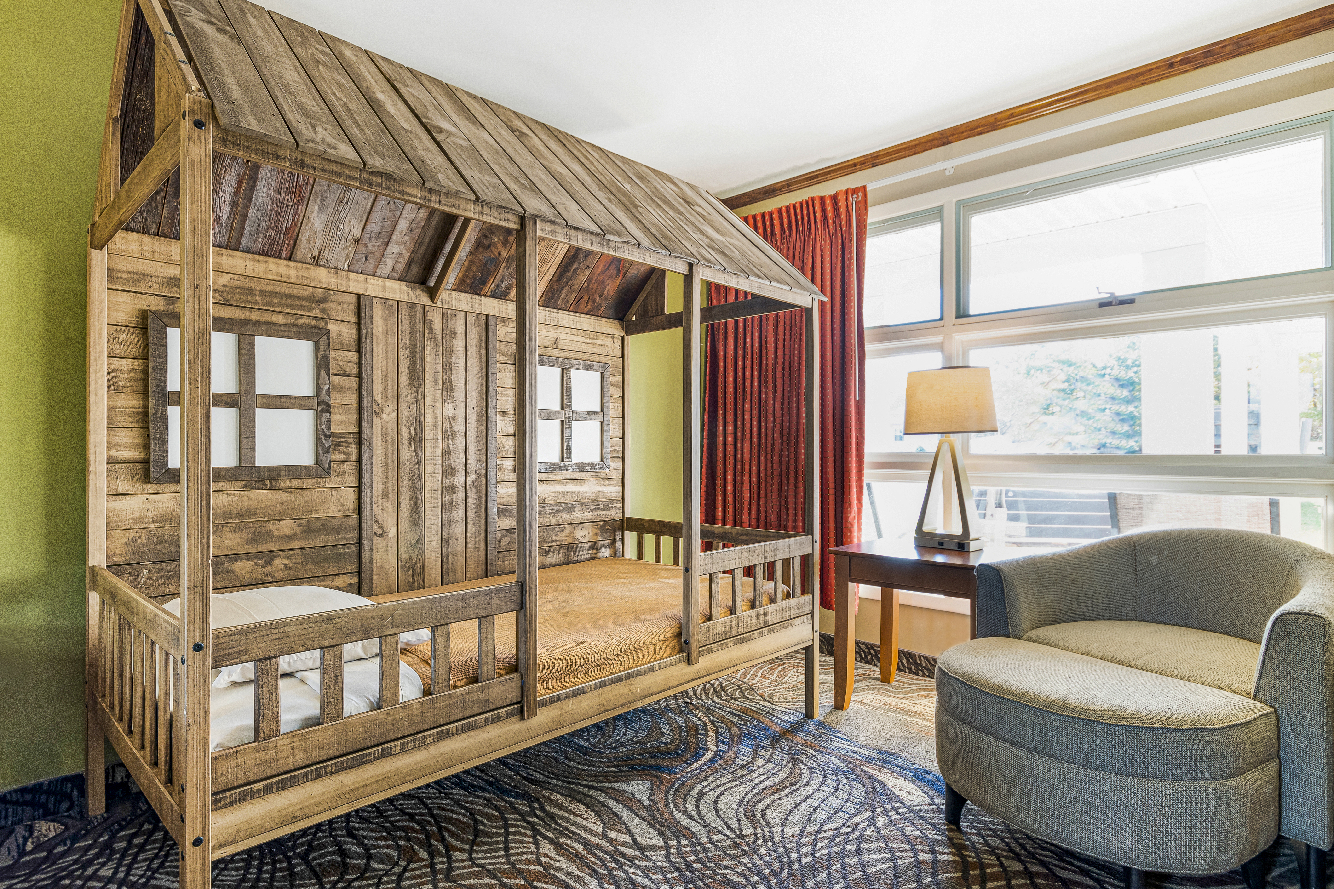 Super 8 by Wyndham Lake George/Downtown suite in Lake George, New York