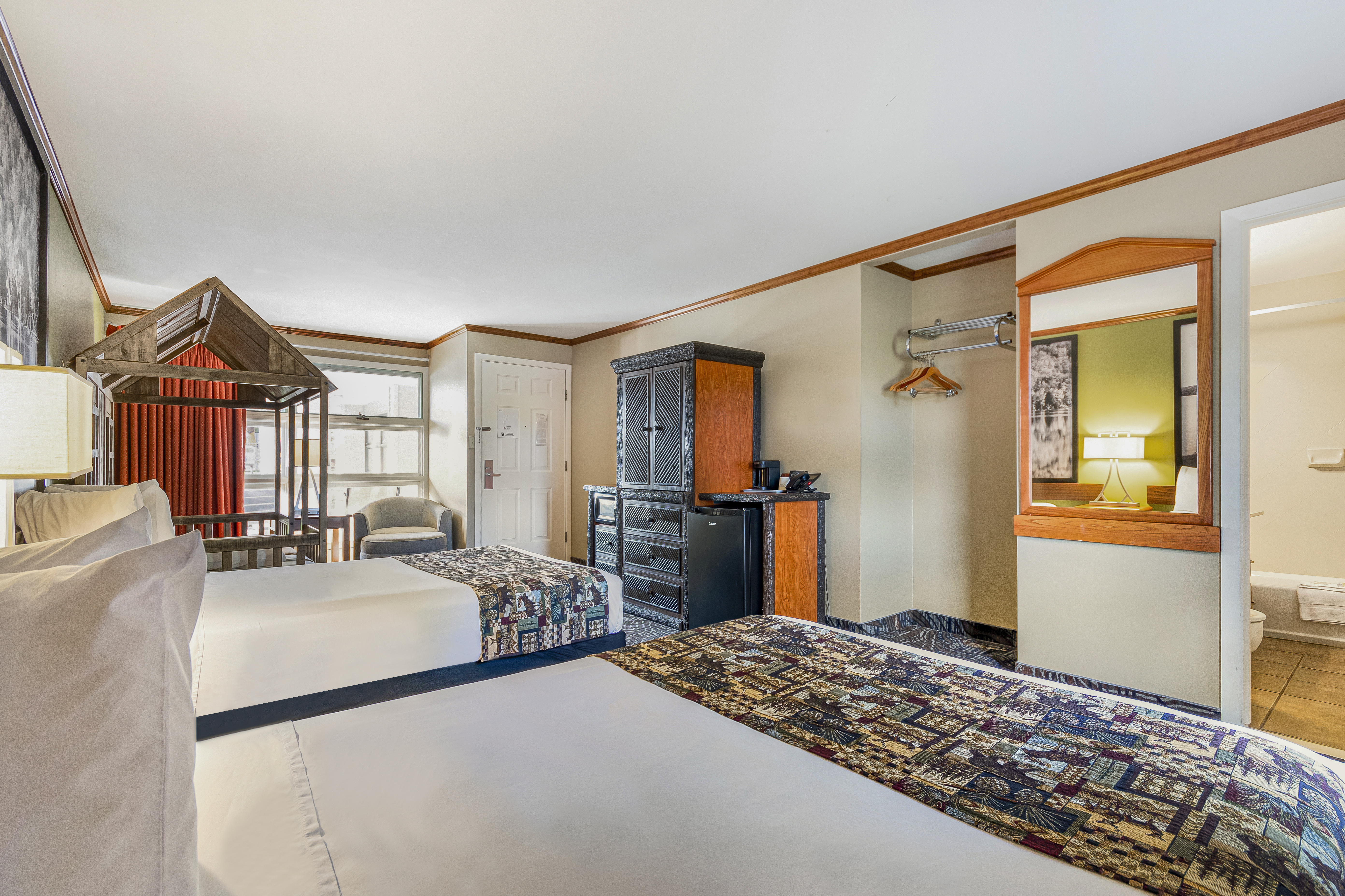 Super 8 by Wyndham Lake George/Downtown suite in Lake George, New York