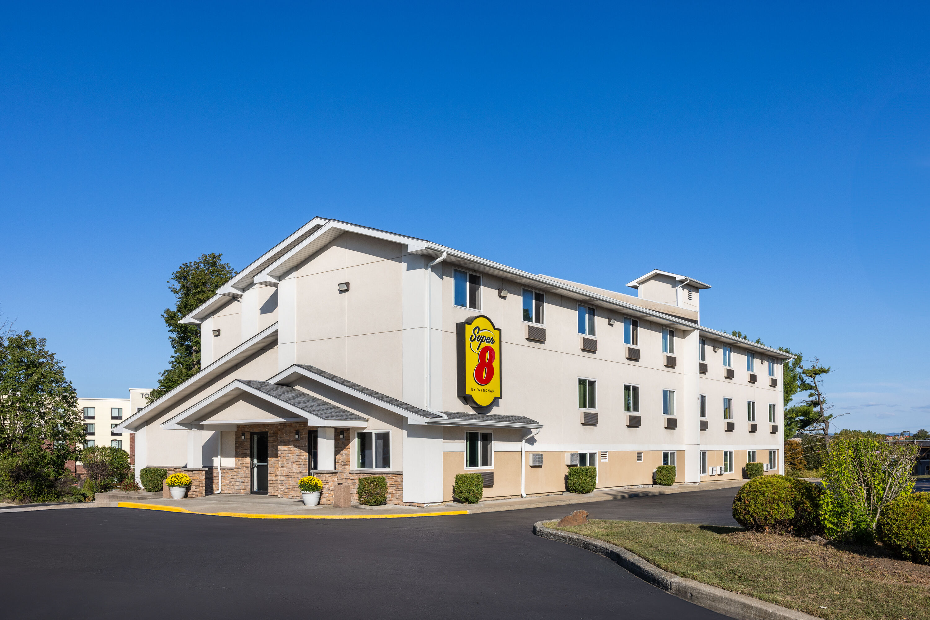 Exterior Day Image of Super 8 by Wyndham Latham/Albany Airport hotel in Latham, New York