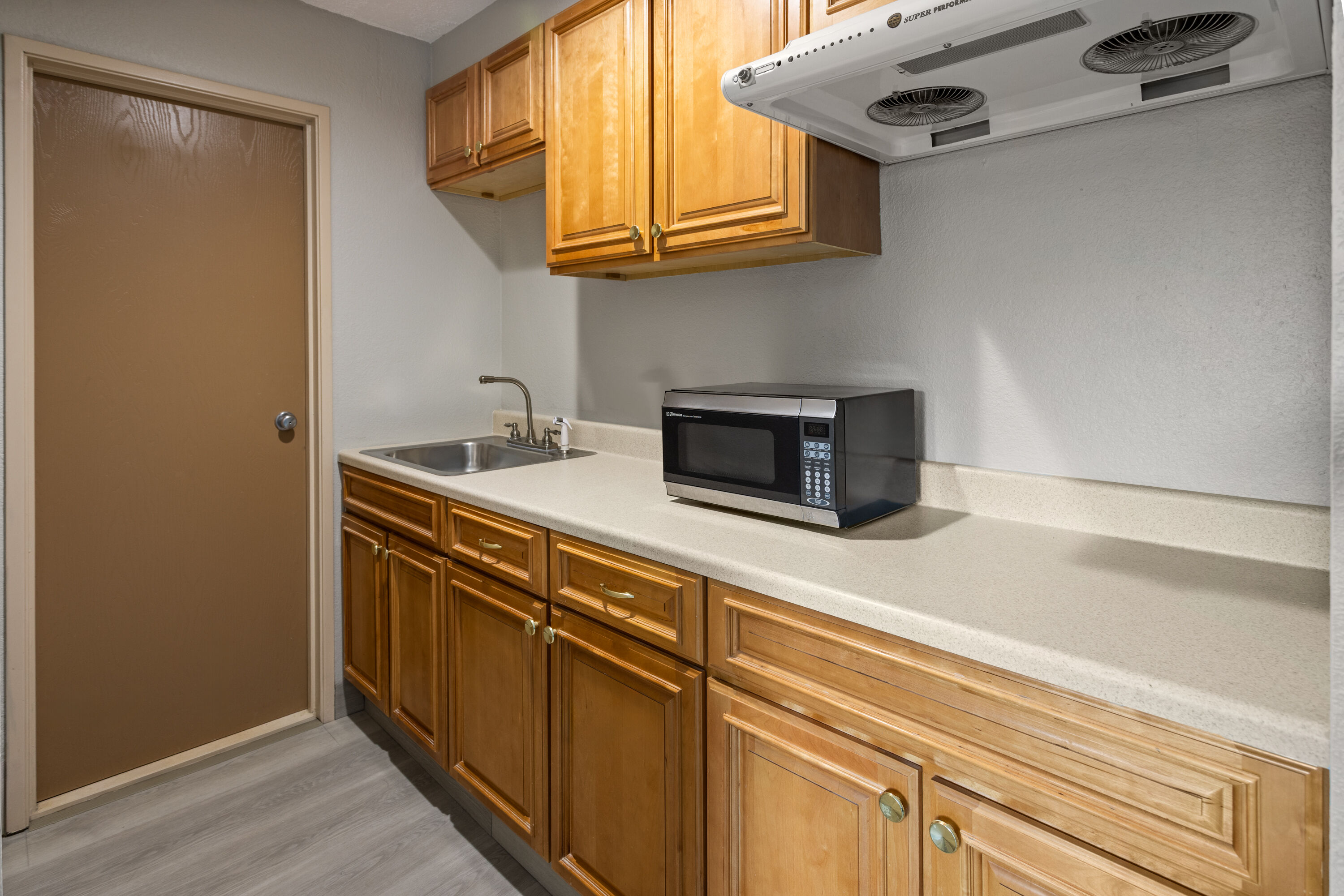 Super 8 by Wyndham Latham/Albany Airport suite in Latham, New York