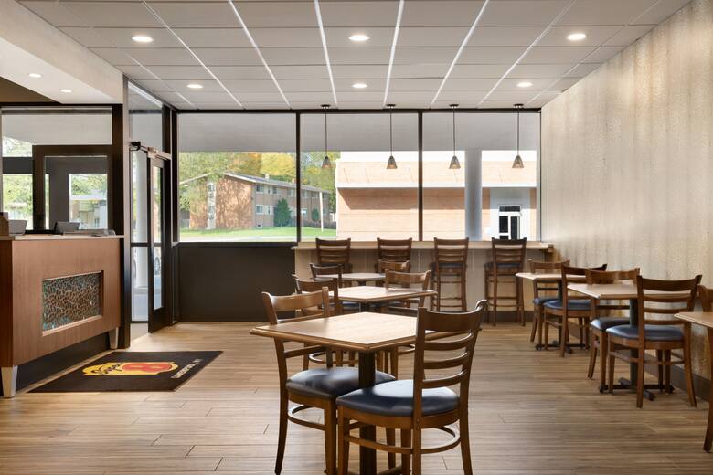 Super 8 Liverpool Syracuse North Airport Hotels Ny Super 8 Liverpool Syracuse North Airport Hotel Lobby In New York