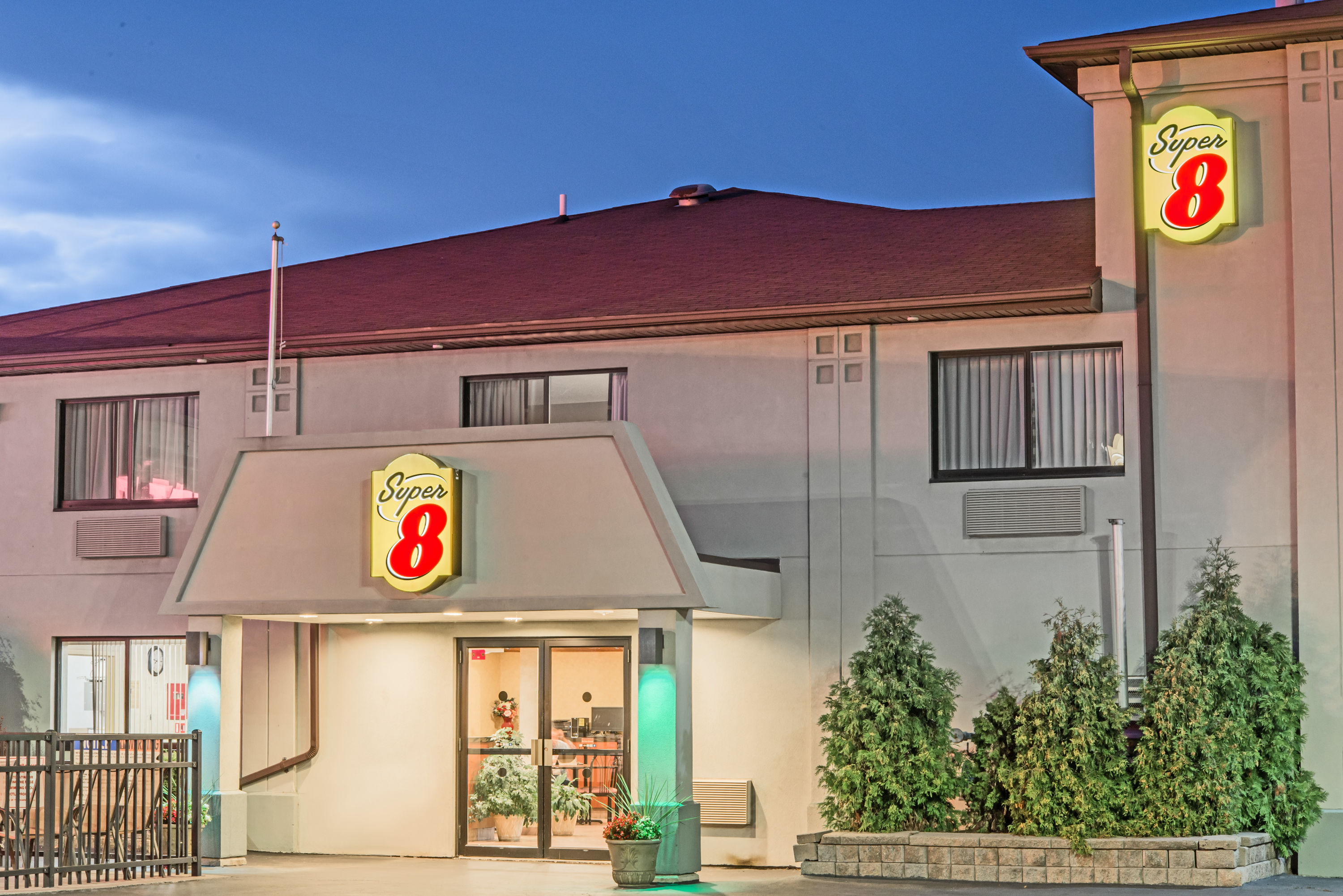 Super 8 By Wyndham Niagara Falls Ny Niagara Falls Ny Hotels