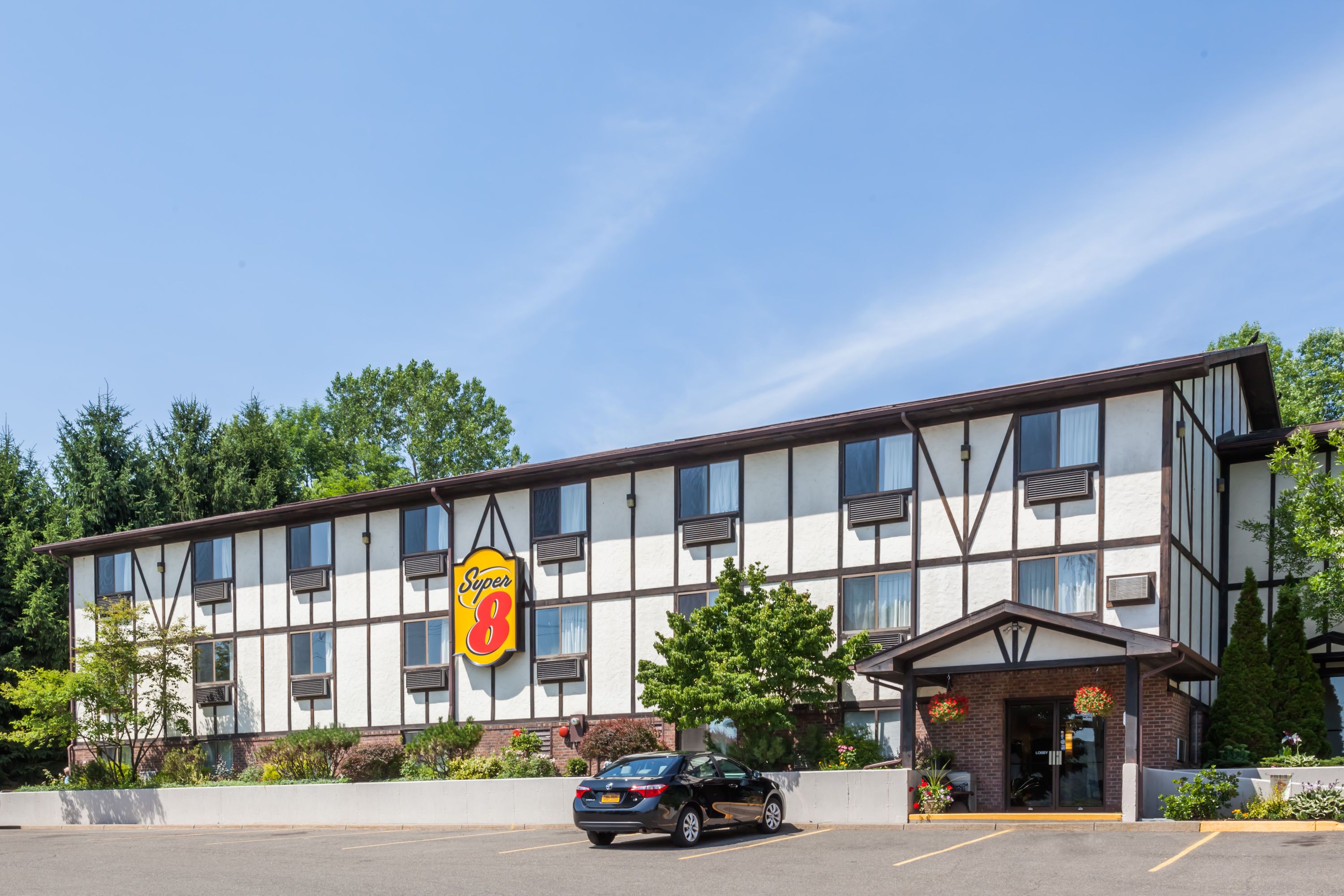 Exterior Day Image of Super 8 by Wyndham Norwich hotel in Norwich, New York